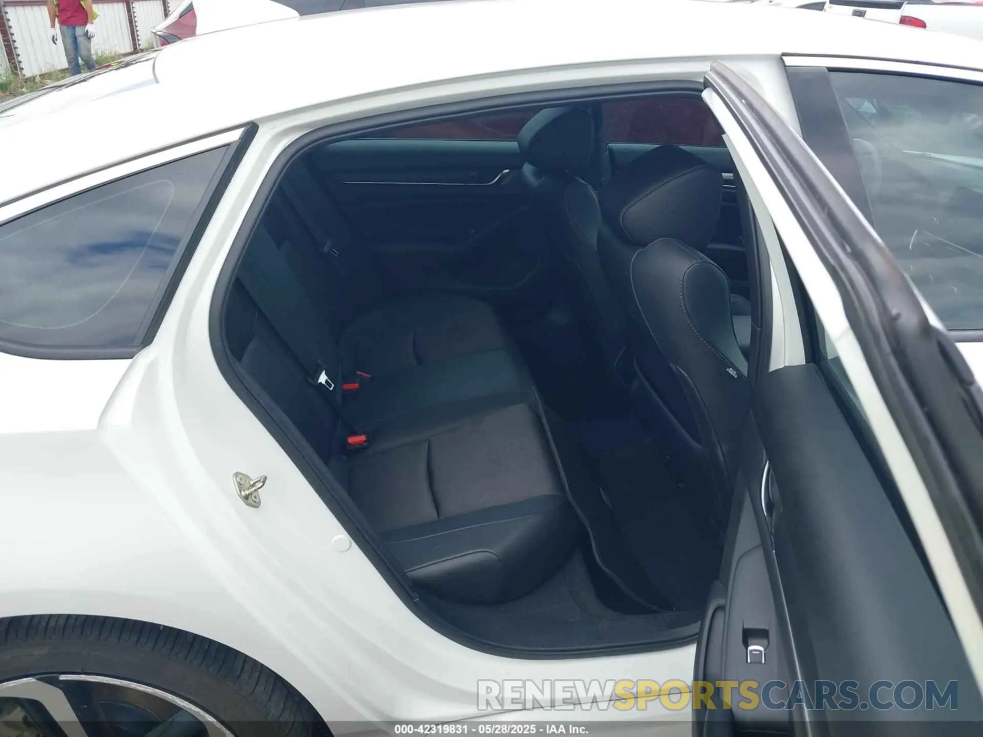 8 Photograph of a damaged car 1HGCV1F34KA175887 HONDA ACCORD 2019