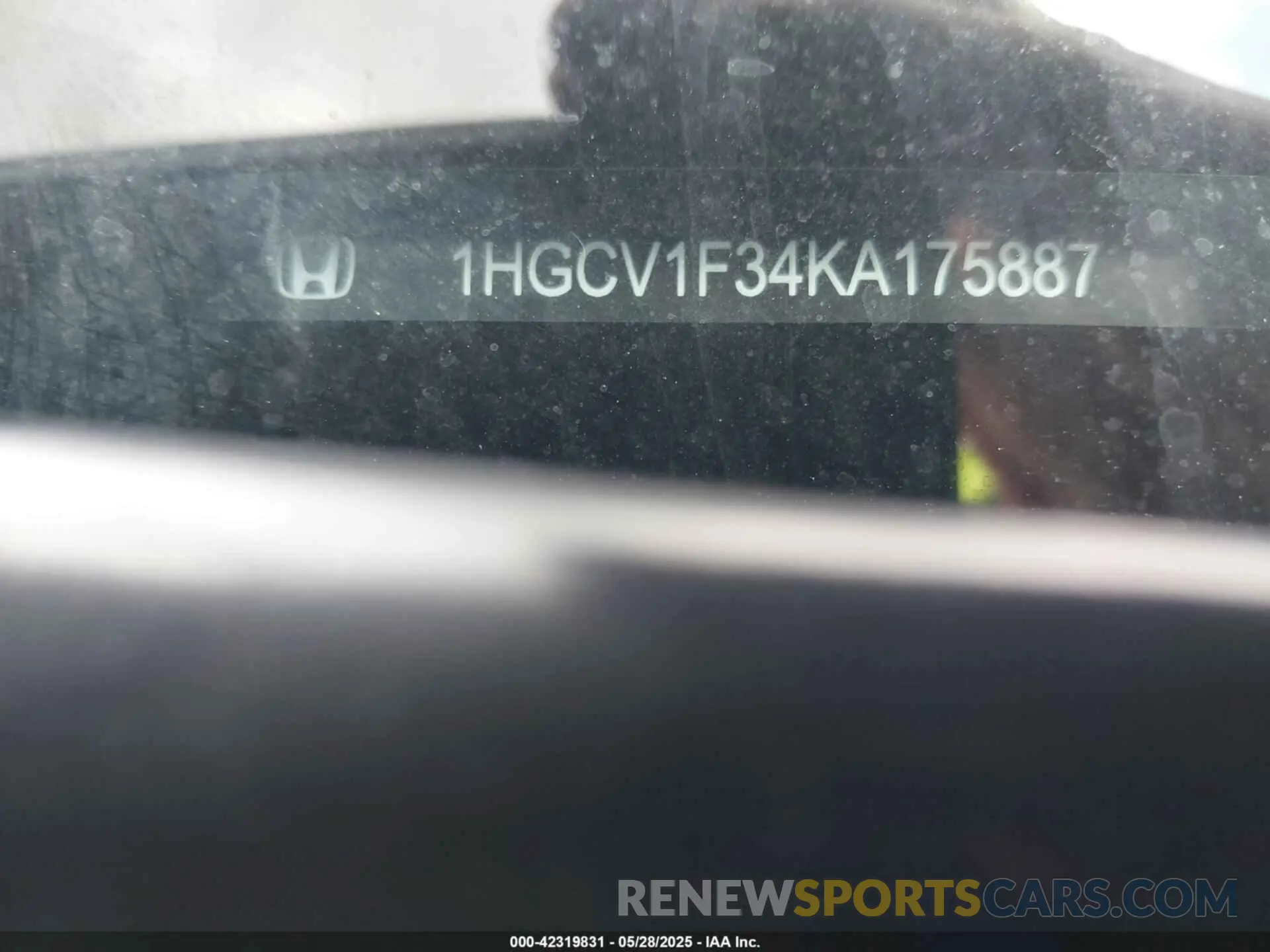 9 Photograph of a damaged car 1HGCV1F34KA175887 HONDA ACCORD 2019