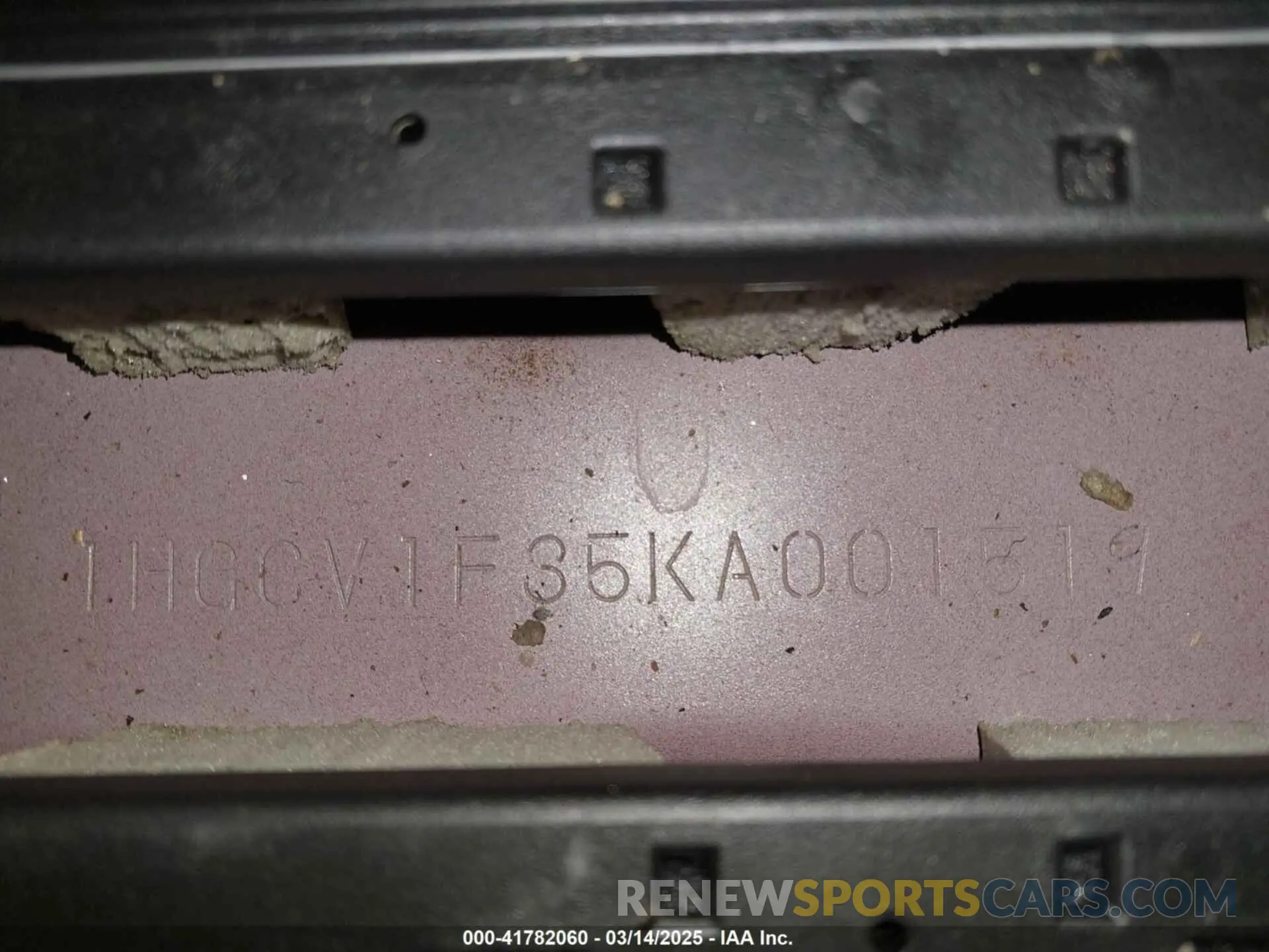 18 Photograph of a damaged car 1HGCV1F35KA001519 HONDA ACCORD 2019