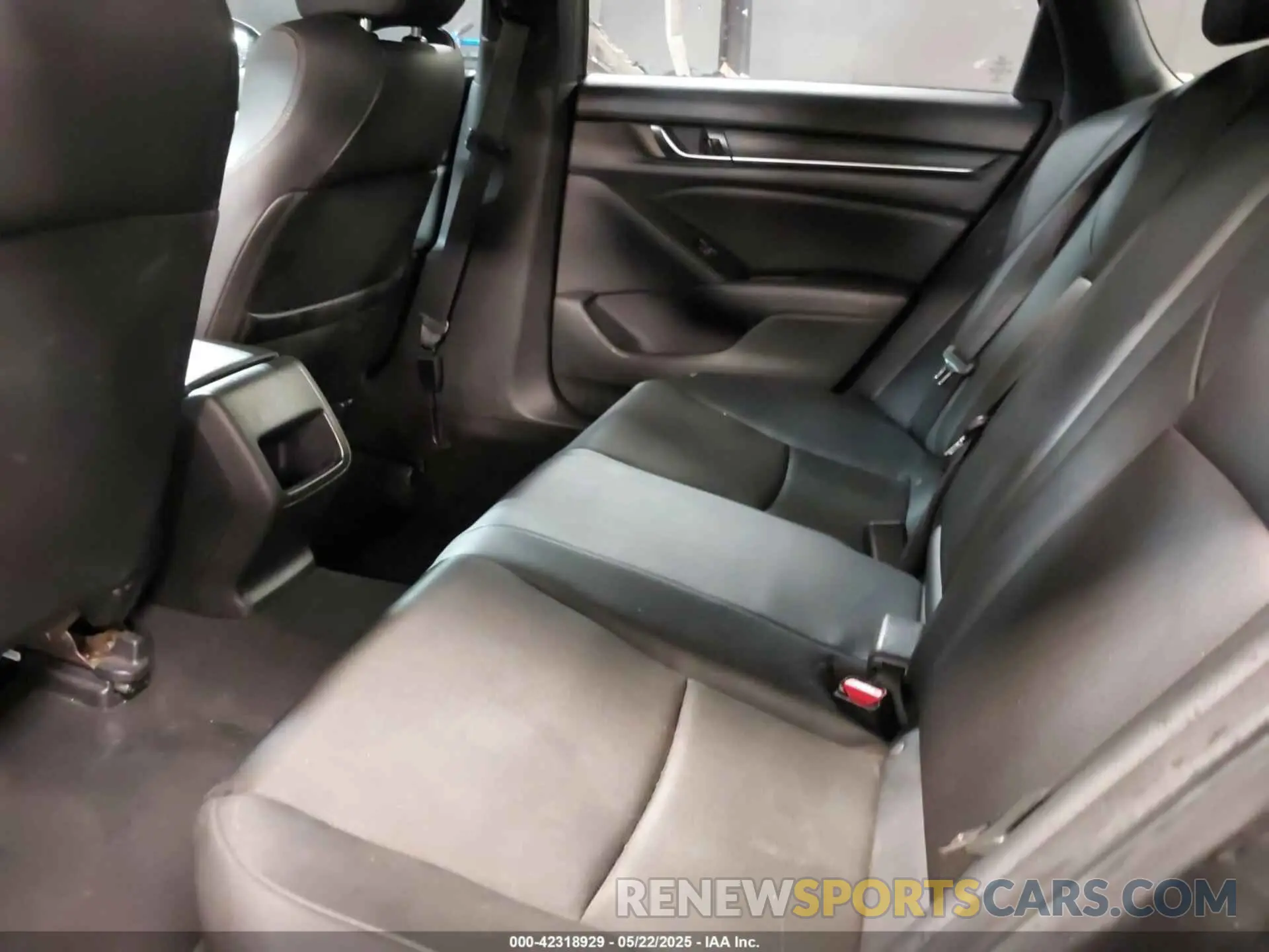 8 Photograph of a damaged car 1HGCV1F35KA005750 HONDA ACCORD 2019
