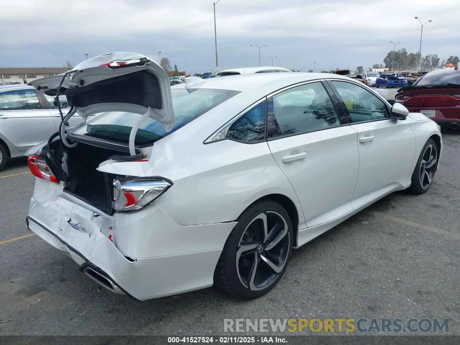 4 Photograph of a damaged car 1HGCV1F35KA009247 HONDA ACCORD 2019