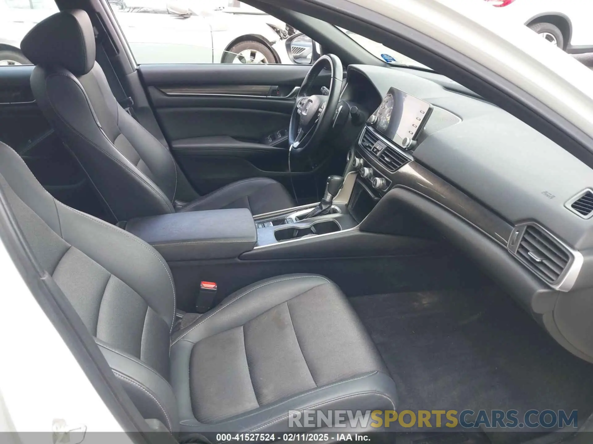 5 Photograph of a damaged car 1HGCV1F35KA009247 HONDA ACCORD 2019