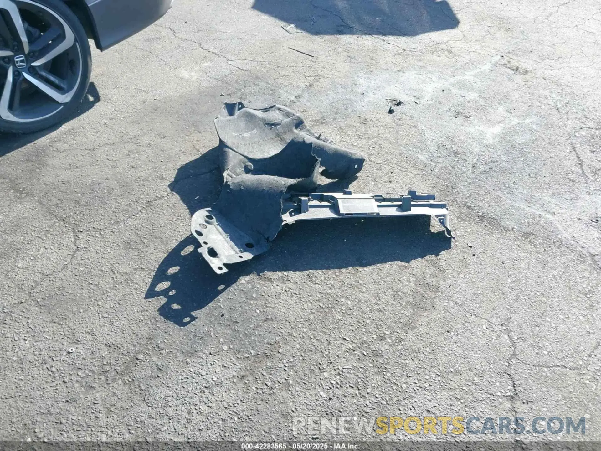12 Photograph of a damaged car 1HGCV1F35KA018546 HONDA ACCORD 2019