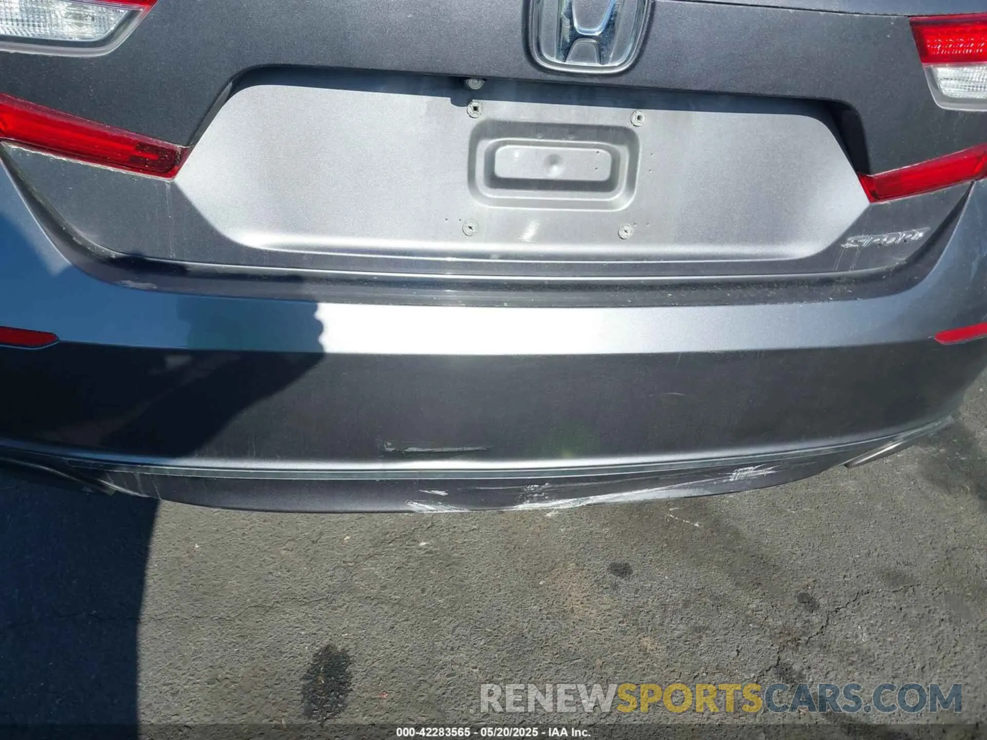 18 Photograph of a damaged car 1HGCV1F35KA018546 HONDA ACCORD 2019