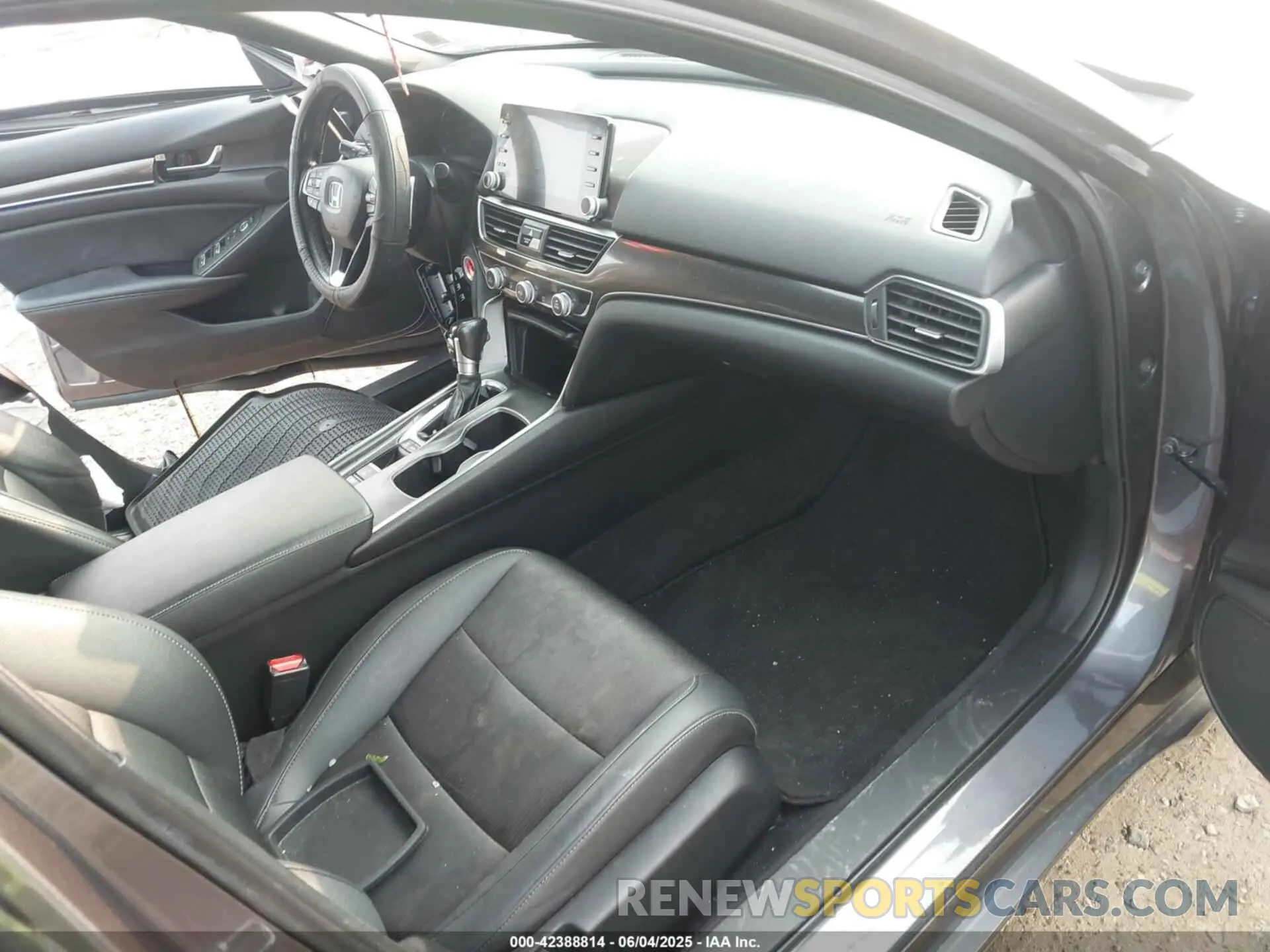 5 Photograph of a damaged car 1HGCV1F35KA048761 HONDA ACCORD 2019