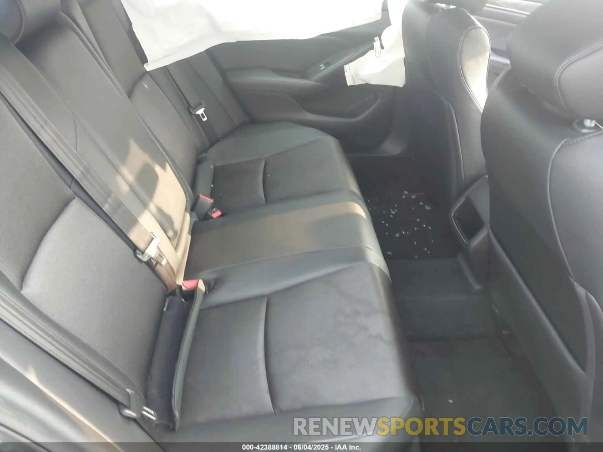 8 Photograph of a damaged car 1HGCV1F35KA048761 HONDA ACCORD 2019