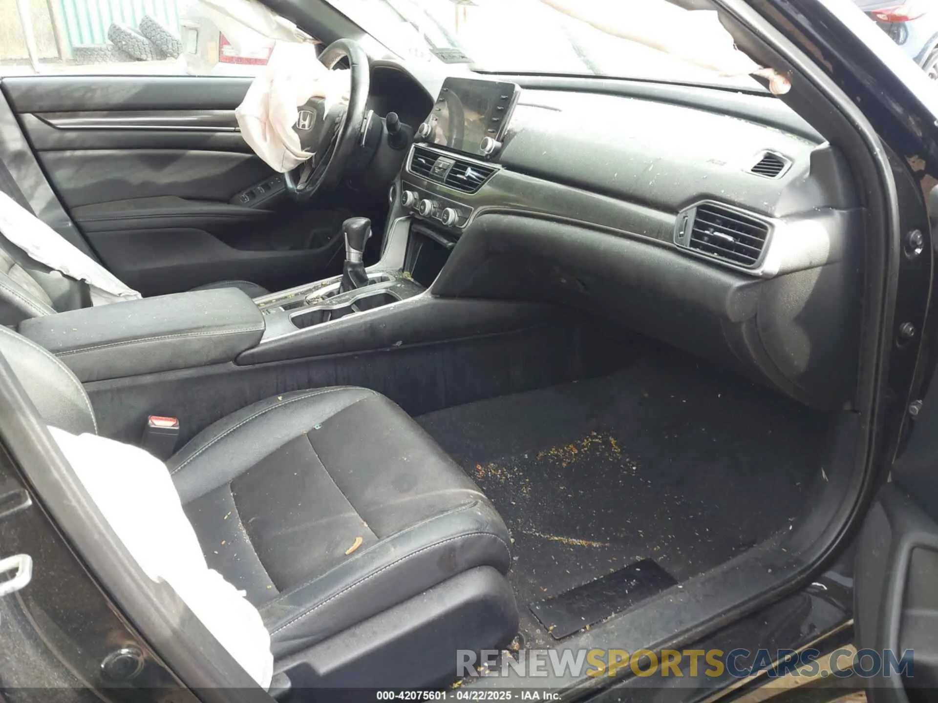 5 Photograph of a damaged car 1HGCV1F35KA115665 HONDA ACCORD 2019