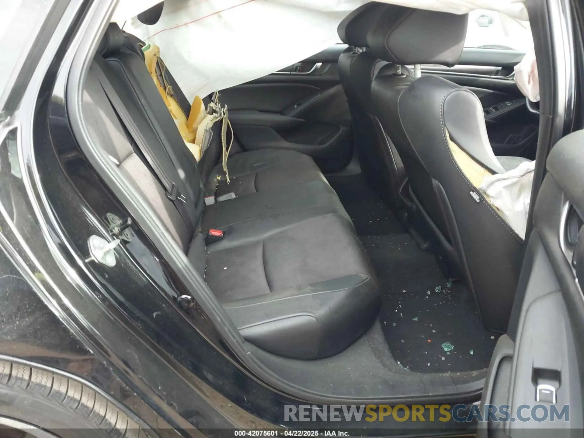 8 Photograph of a damaged car 1HGCV1F35KA115665 HONDA ACCORD 2019