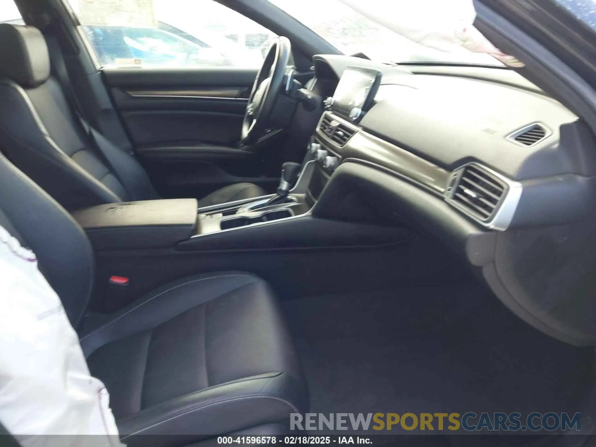 5 Photograph of a damaged car 1HGCV1F35KA158726 HONDA ACCORD 2019