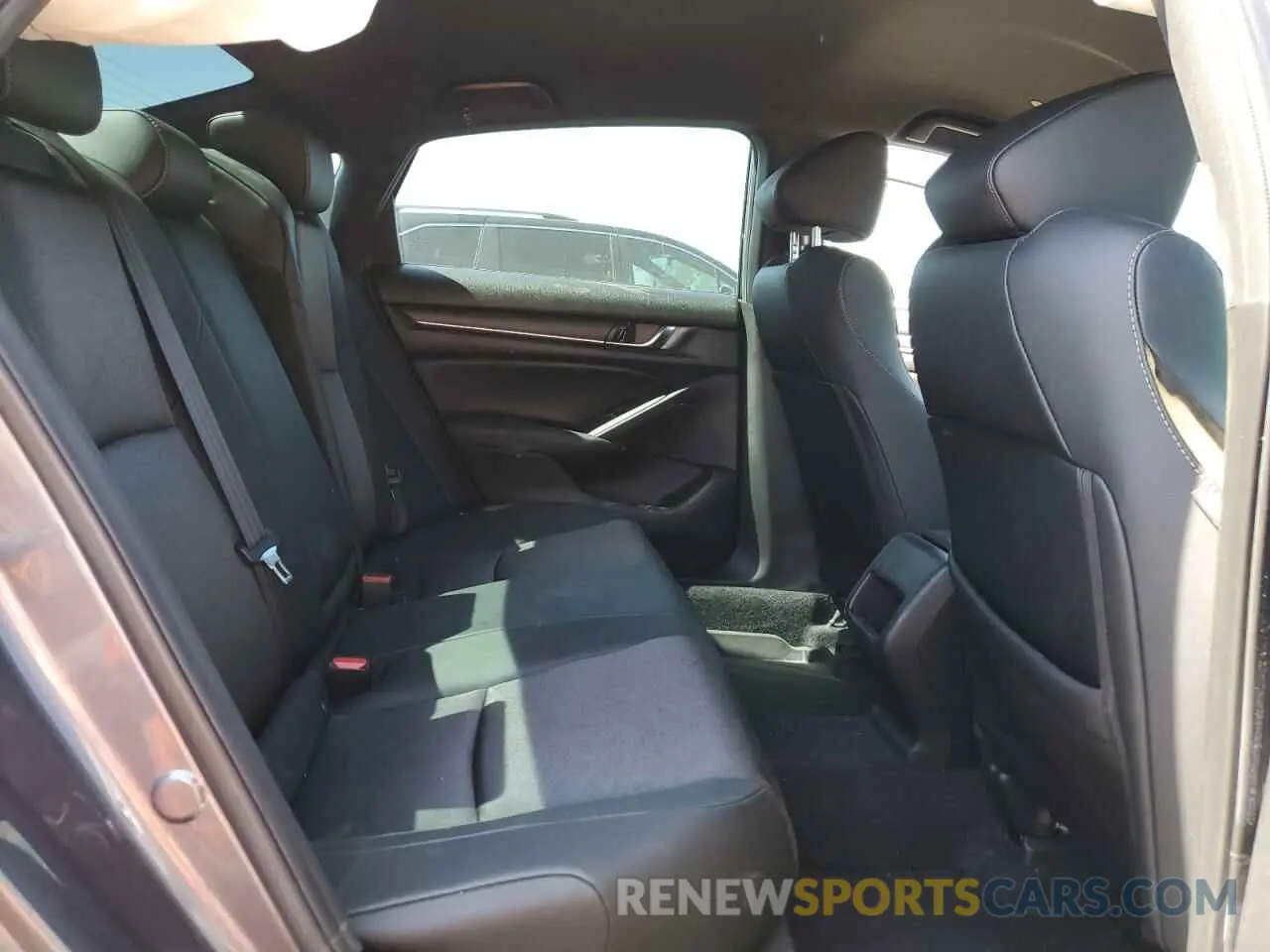 10 Photograph of a damaged car 1HGCV1F35KA171637 HONDA ACCORD 2019