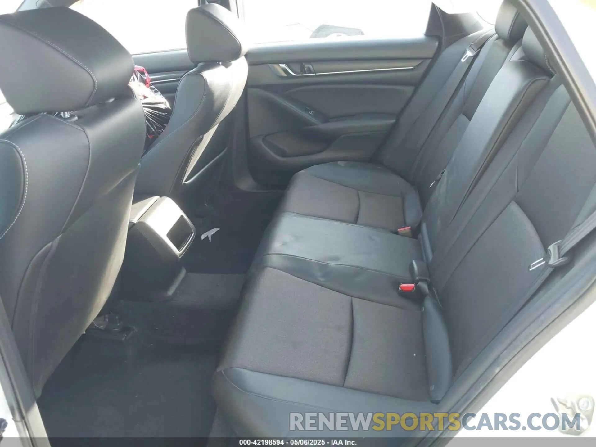 8 Photograph of a damaged car 1HGCV1F35KA173534 HONDA ACCORD 2019
