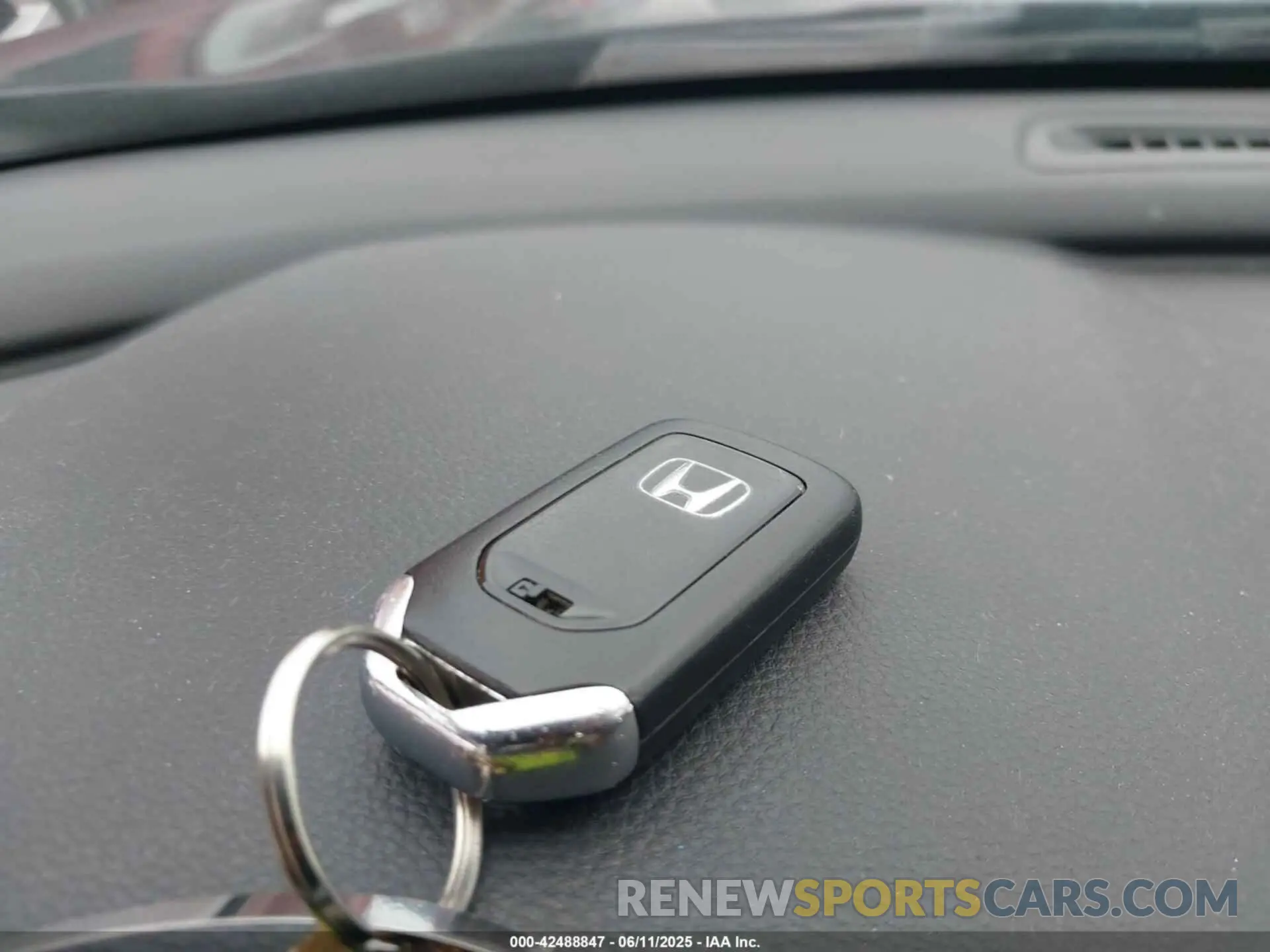 11 Photograph of a damaged car 1HGCV1F36KA004414 HONDA ACCORD 2019