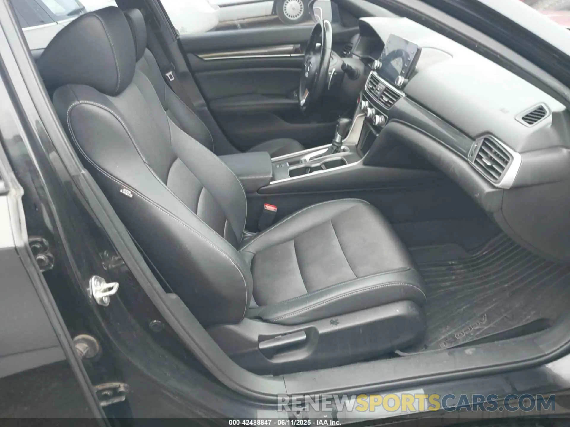 5 Photograph of a damaged car 1HGCV1F36KA004414 HONDA ACCORD 2019