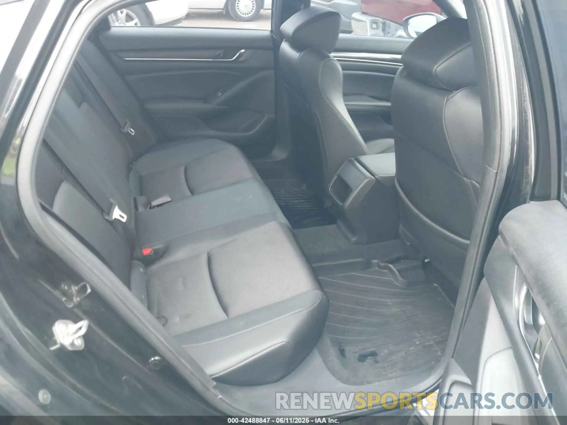 8 Photograph of a damaged car 1HGCV1F36KA004414 HONDA ACCORD 2019