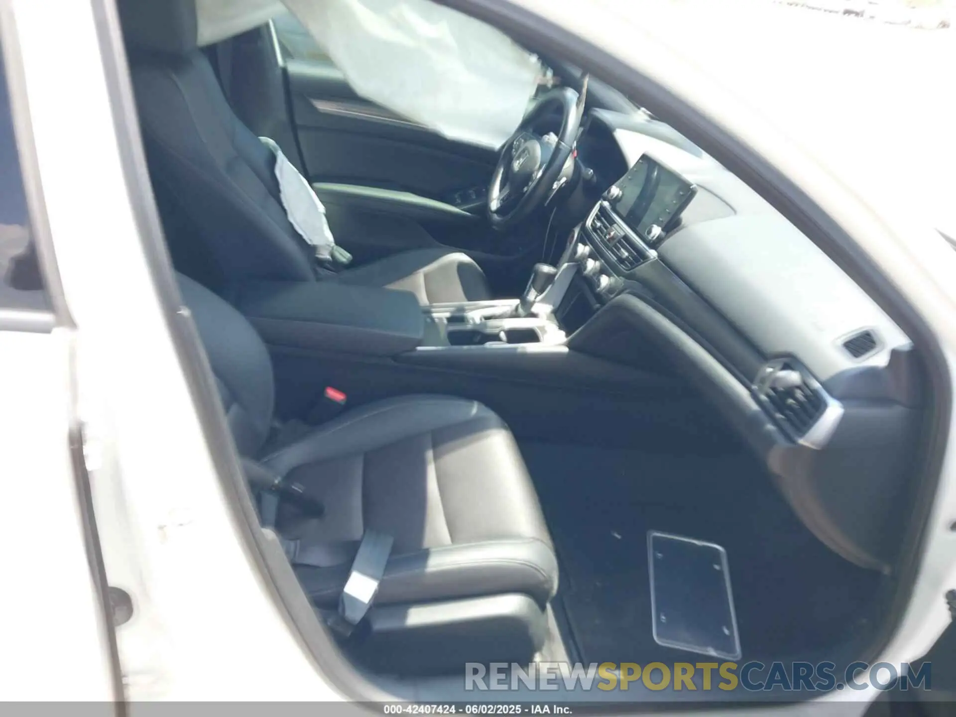 5 Photograph of a damaged car 1HGCV1F36KA004879 HONDA ACCORD 2019