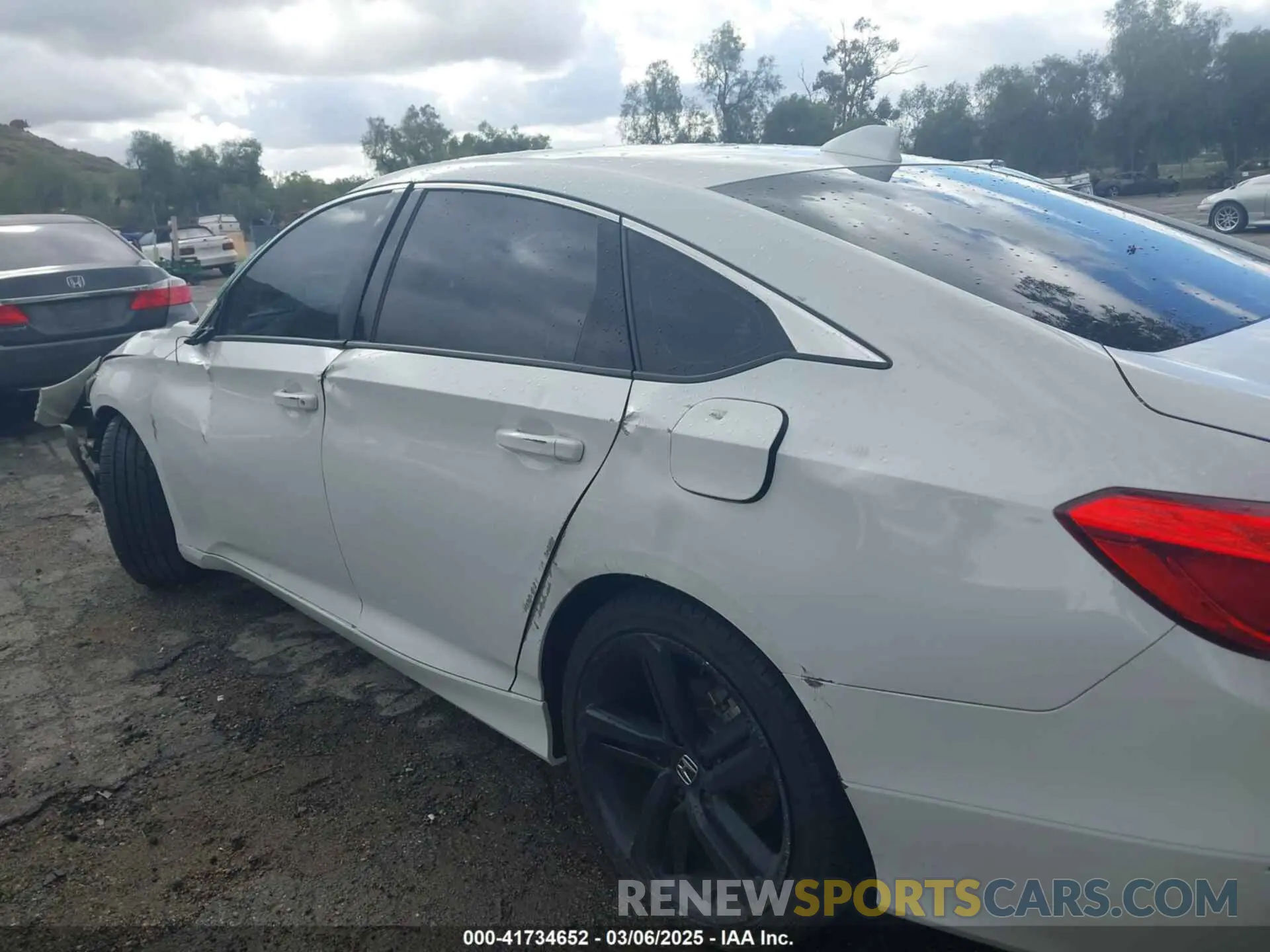 15 Photograph of a damaged car 1HGCV1F36KA046954 HONDA ACCORD 2019