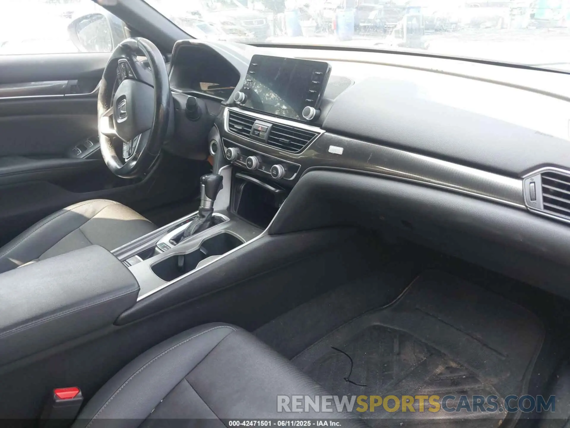 5 Photograph of a damaged car 1HGCV1F37KA004163 HONDA ACCORD 2019