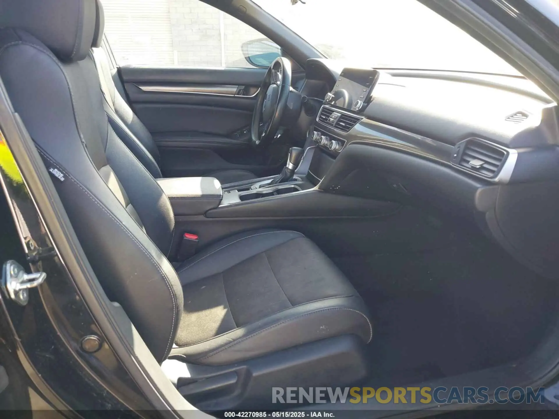 5 Photograph of a damaged car 1HGCV1F37KA073001 HONDA ACCORD 2019