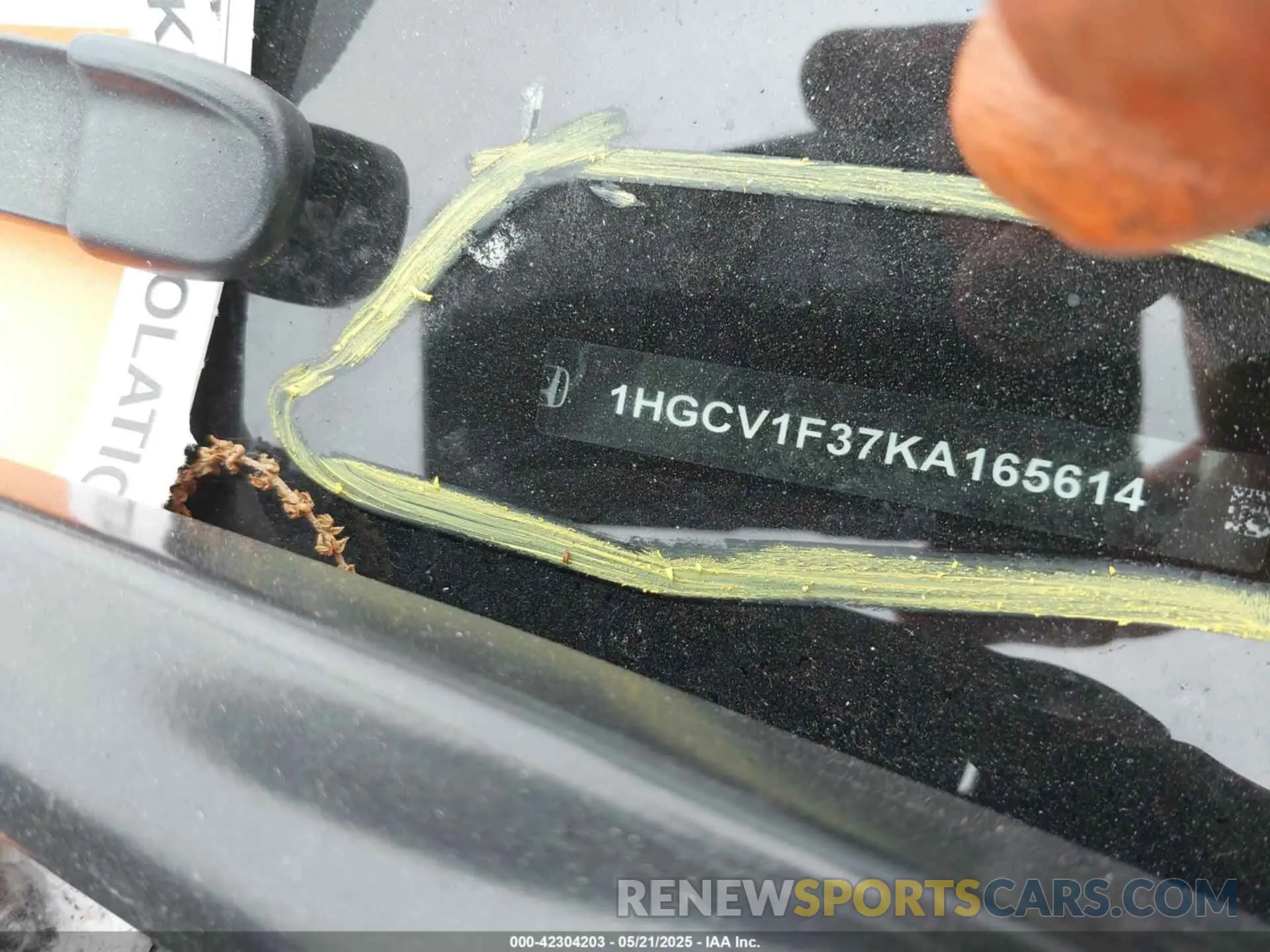 18 Photograph of a damaged car 1HGCV1F37KA110015 HONDA ACCORD 2019