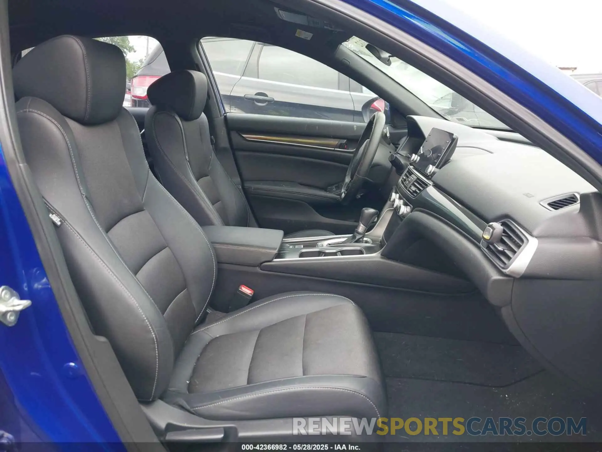 5 Photograph of a damaged car 1HGCV1F39KA093041 HONDA ACCORD 2019