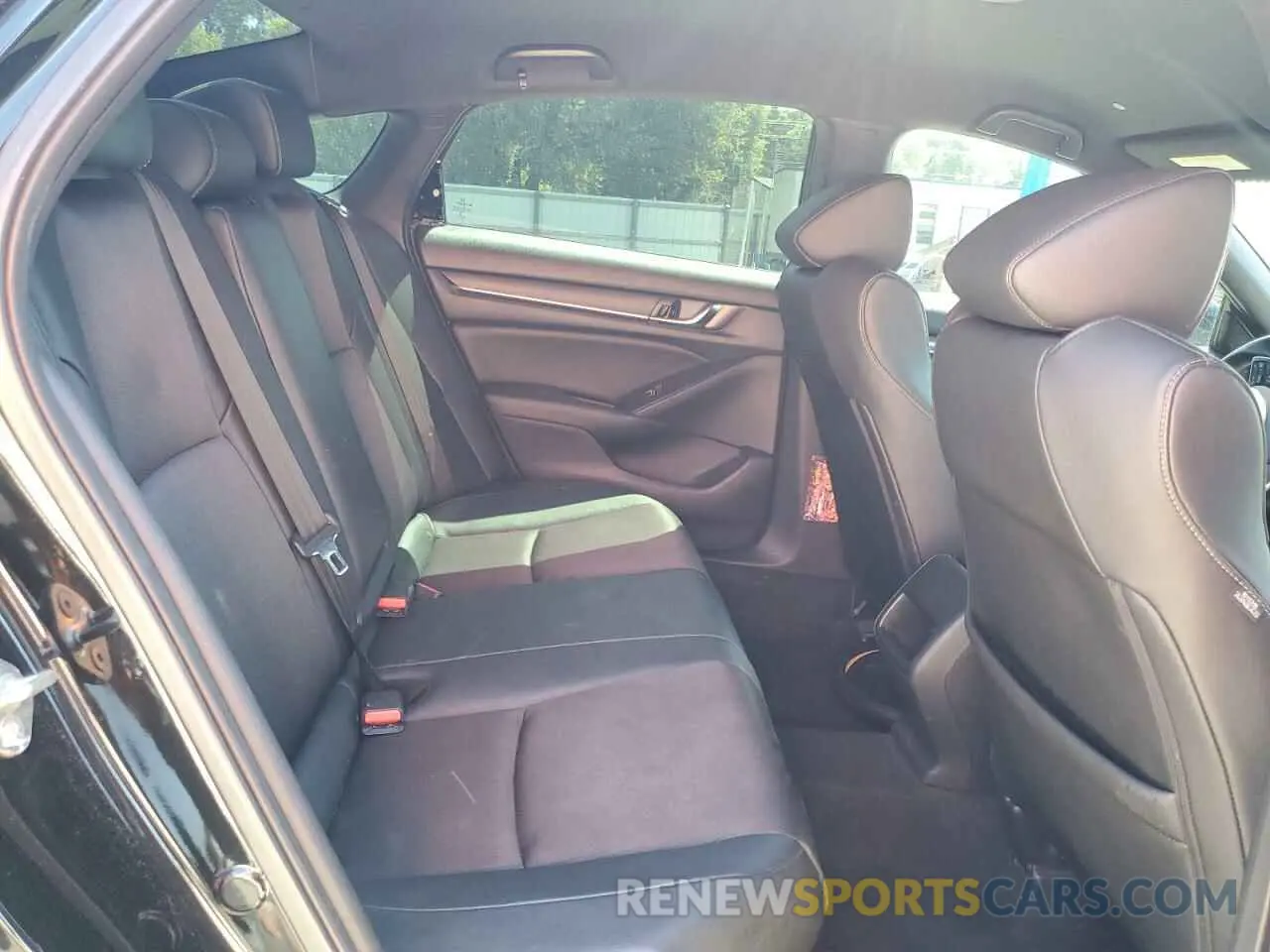 10 Photograph of a damaged car 1HGCV1F39KA095811 HONDA ACCORD 2019