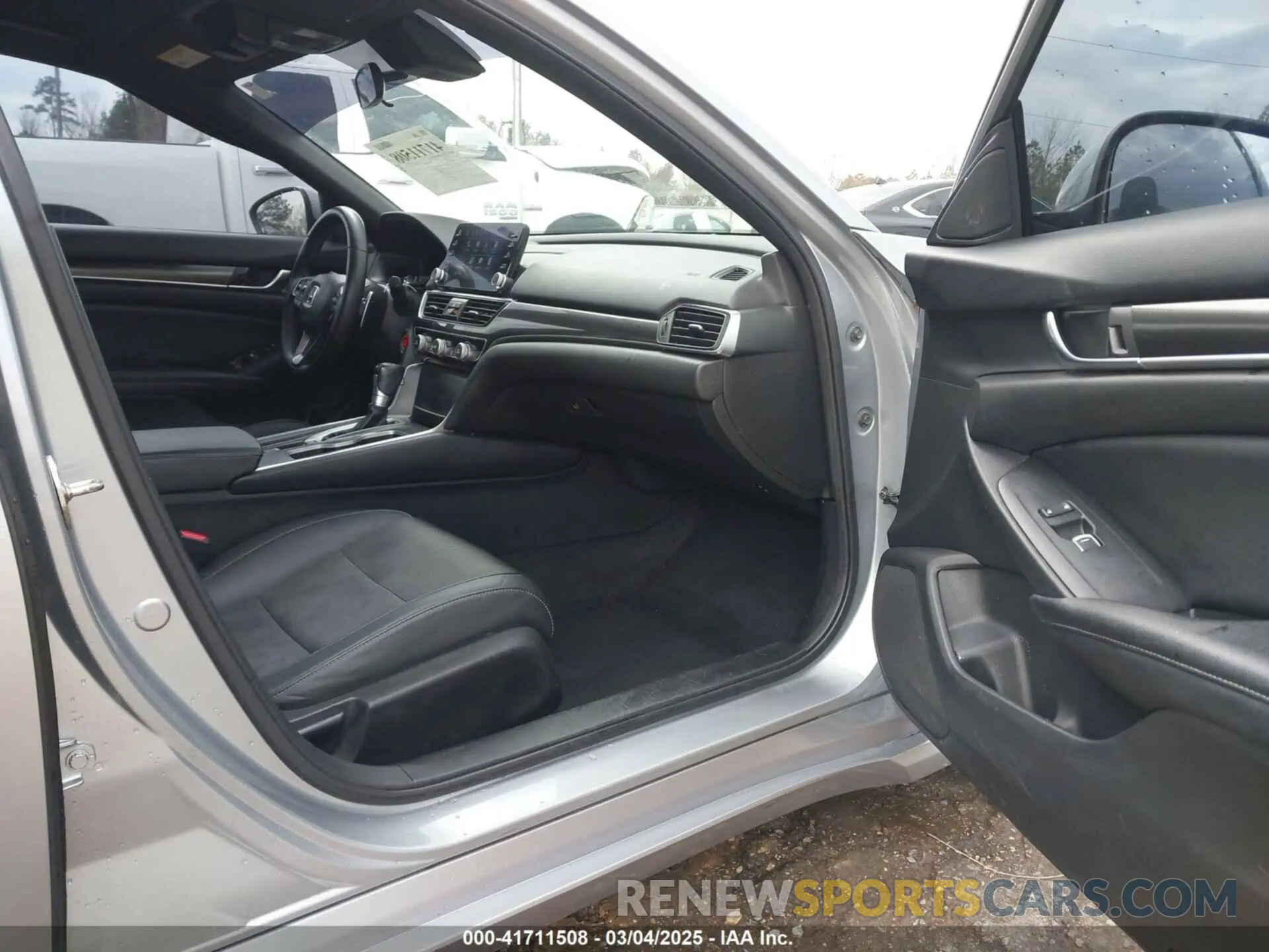 5 Photograph of a damaged car 1HGCV1F39KA105186 HONDA ACCORD 2019