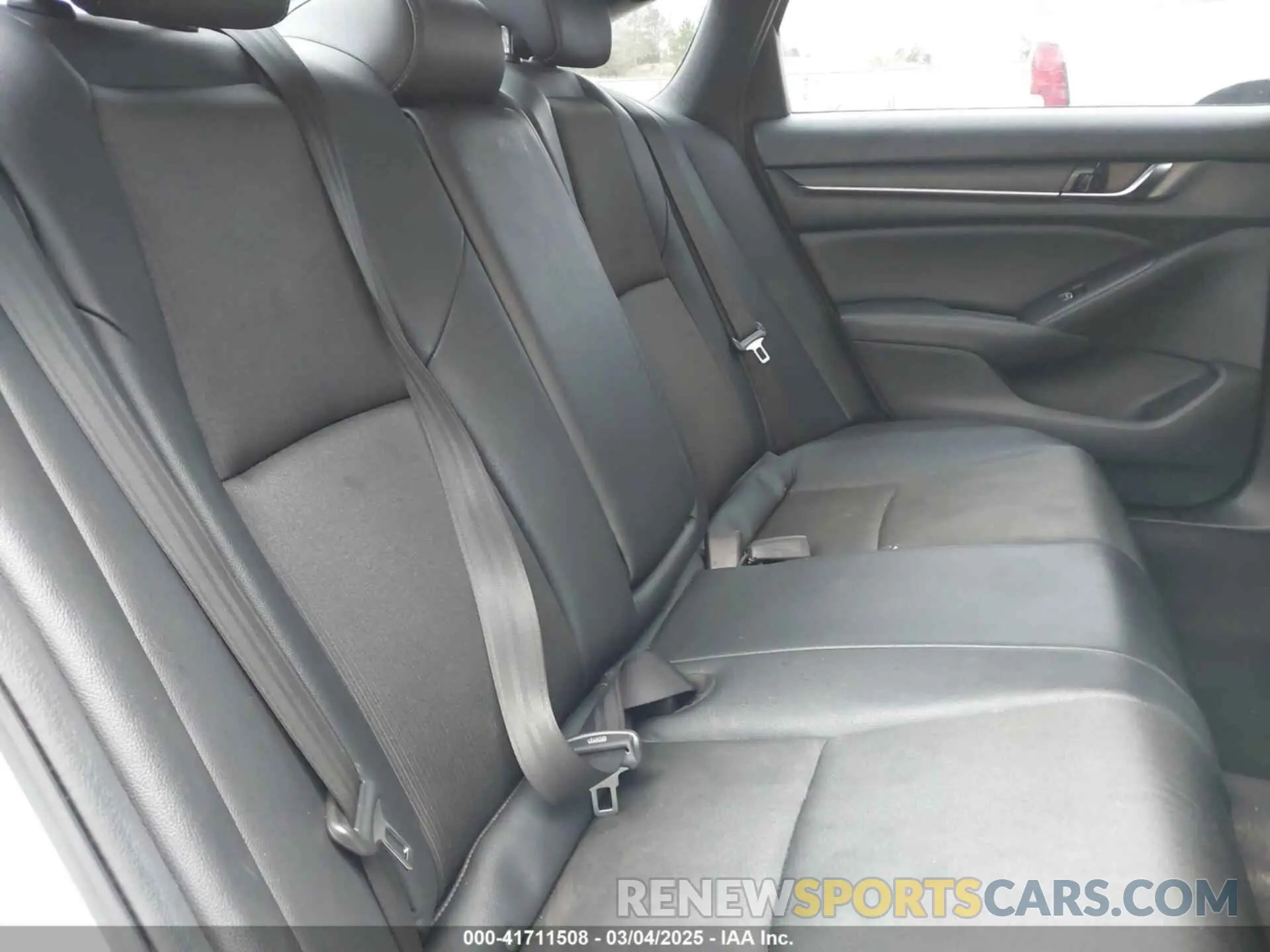 8 Photograph of a damaged car 1HGCV1F39KA105186 HONDA ACCORD 2019