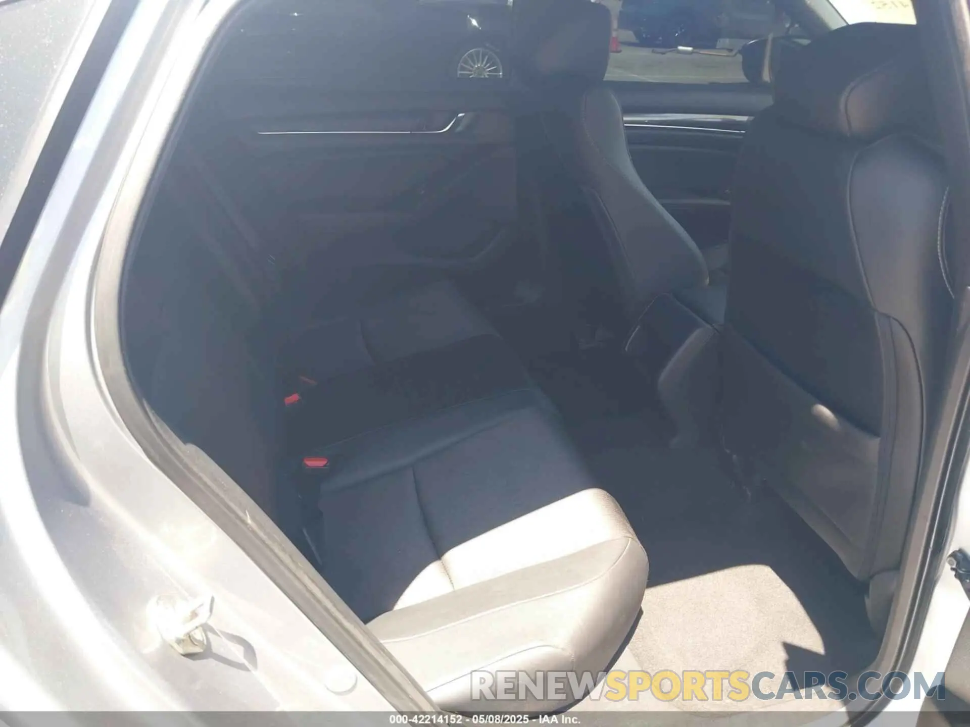 8 Photograph of a damaged car 1HGCV1F39KA142156 HONDA ACCORD 2019