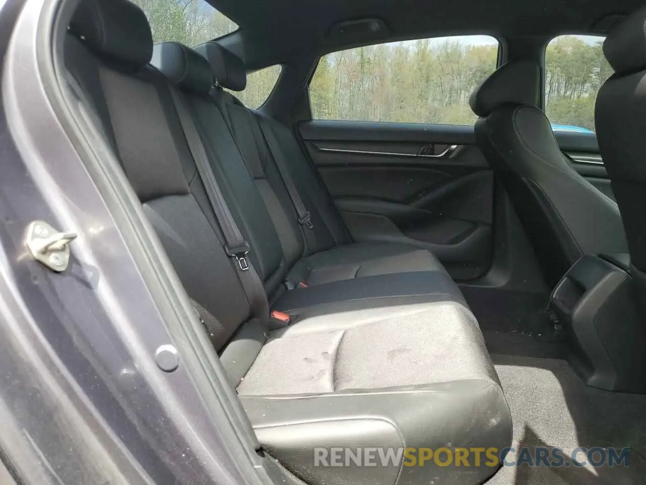 10 Photograph of a damaged car 1HGCV1F39KA169065 HONDA ACCORD 2019