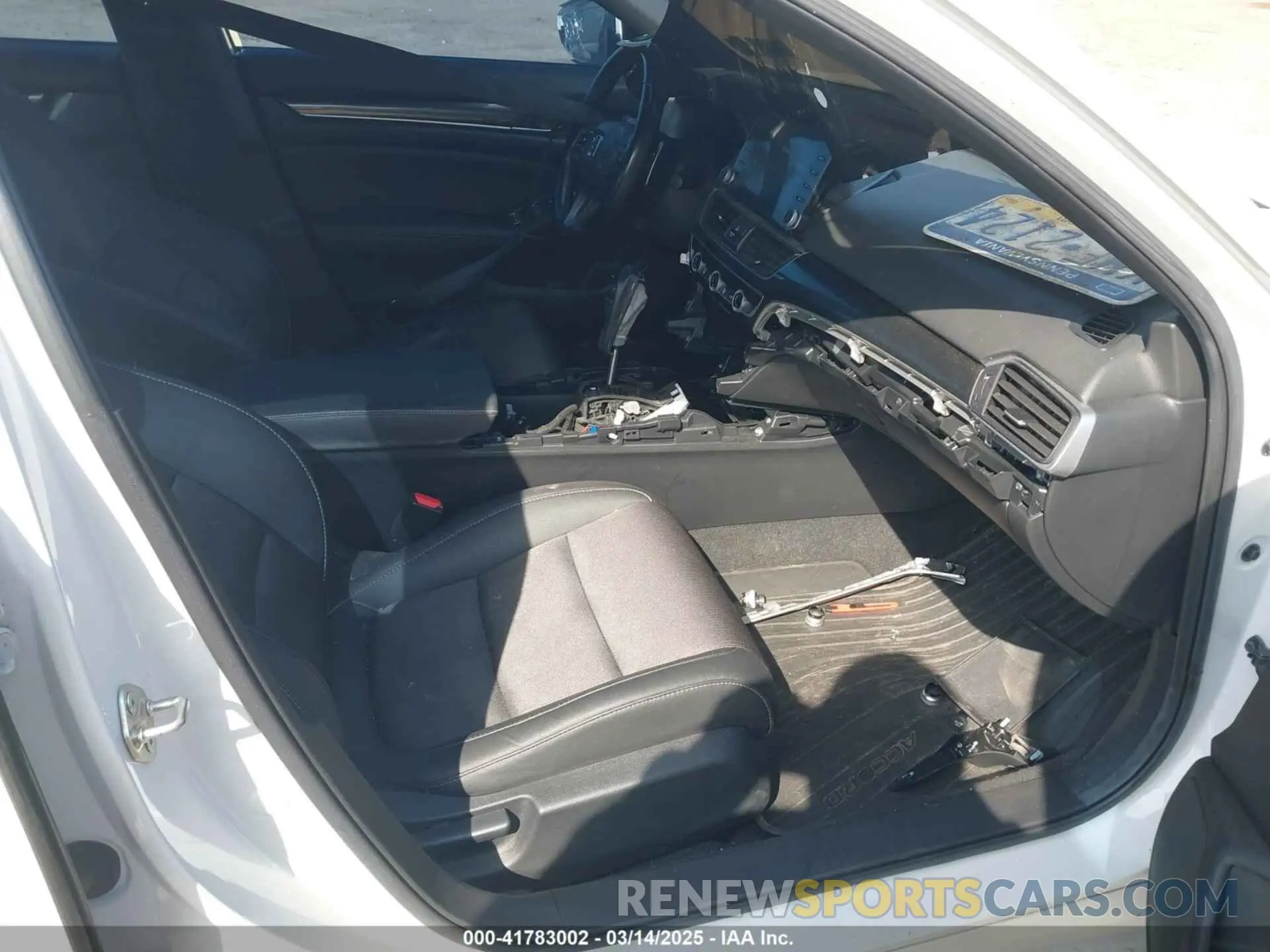 5 Photograph of a damaged car 1HGCV1F39KA175674 HONDA ACCORD 2019