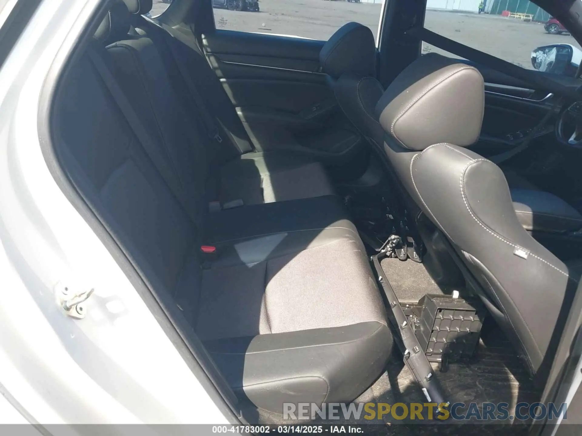 8 Photograph of a damaged car 1HGCV1F39KA175674 HONDA ACCORD 2019