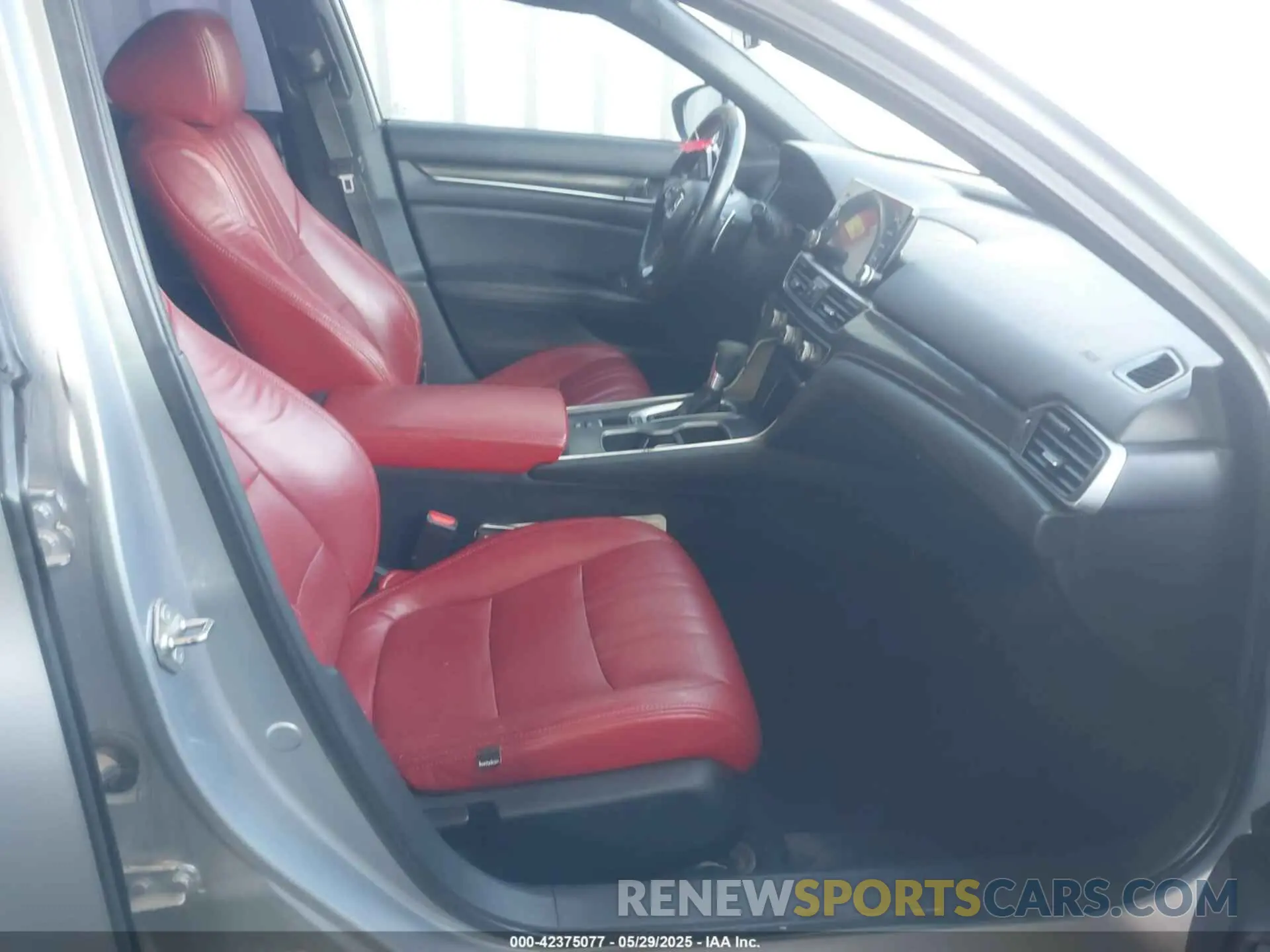 5 Photograph of a damaged car 1HGCV1F3XKA150198 HONDA ACCORD 2019