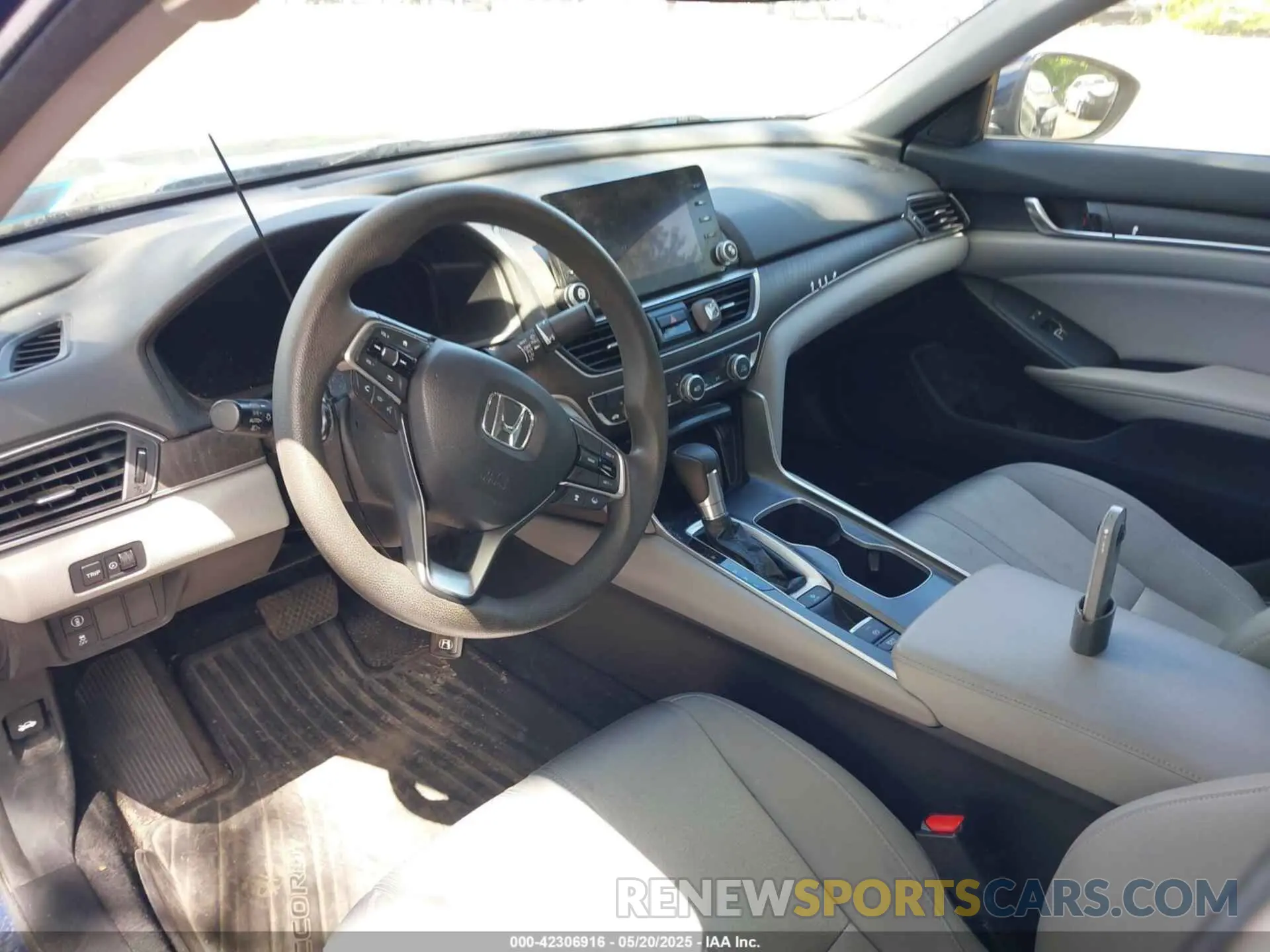 5 Photograph of a damaged car 1HGCV1F40KA134388 HONDA ACCORD 2019