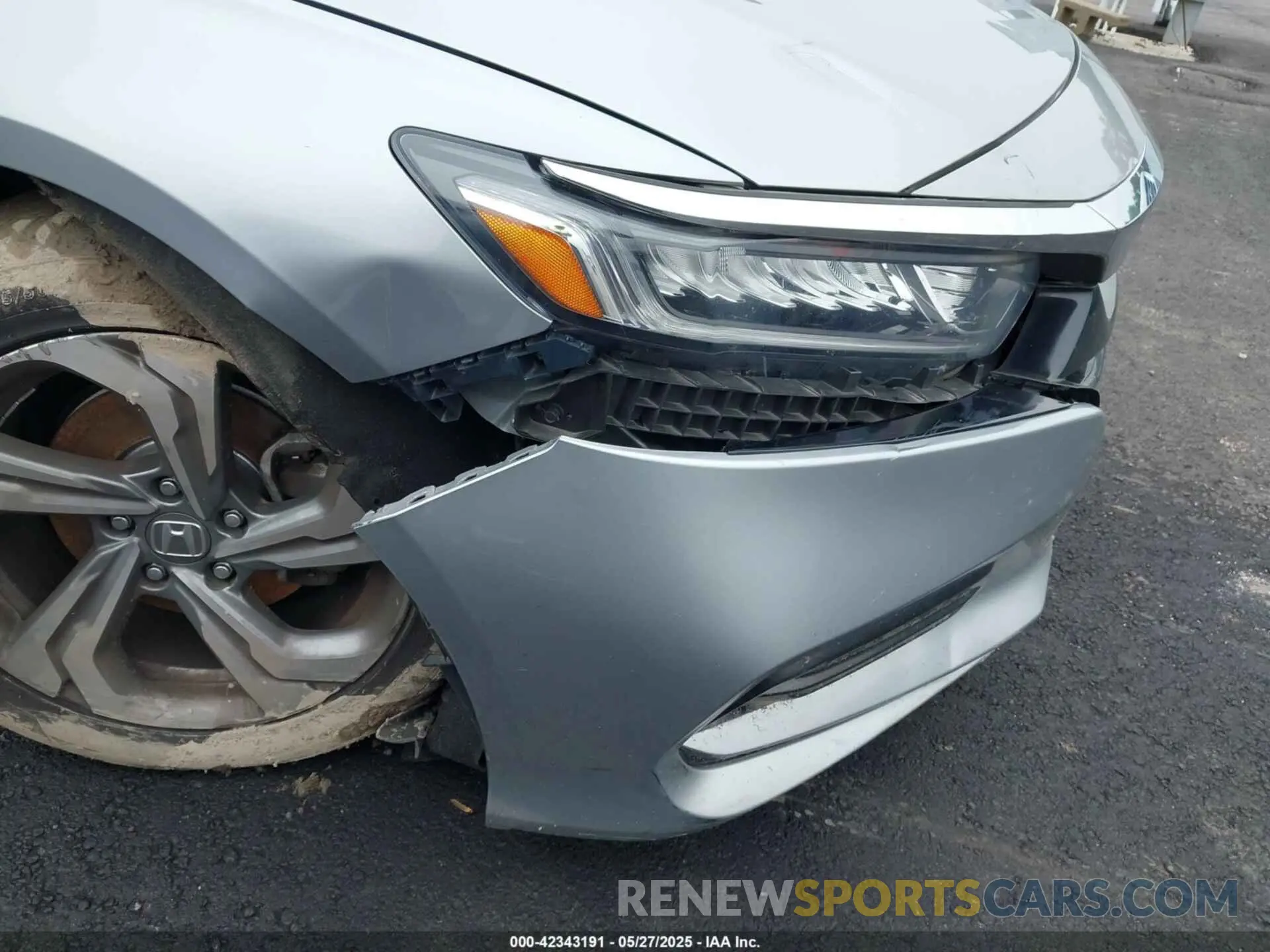 18 Photograph of a damaged car 1HGCV1F41KA097268 HONDA ACCORD 2019