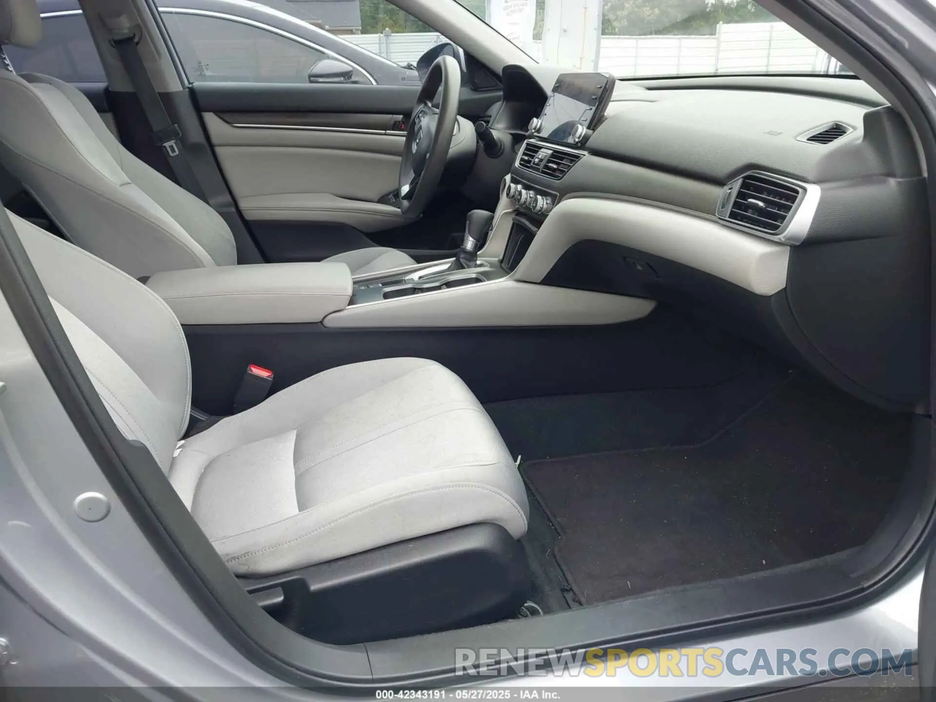 5 Photograph of a damaged car 1HGCV1F41KA097268 HONDA ACCORD 2019