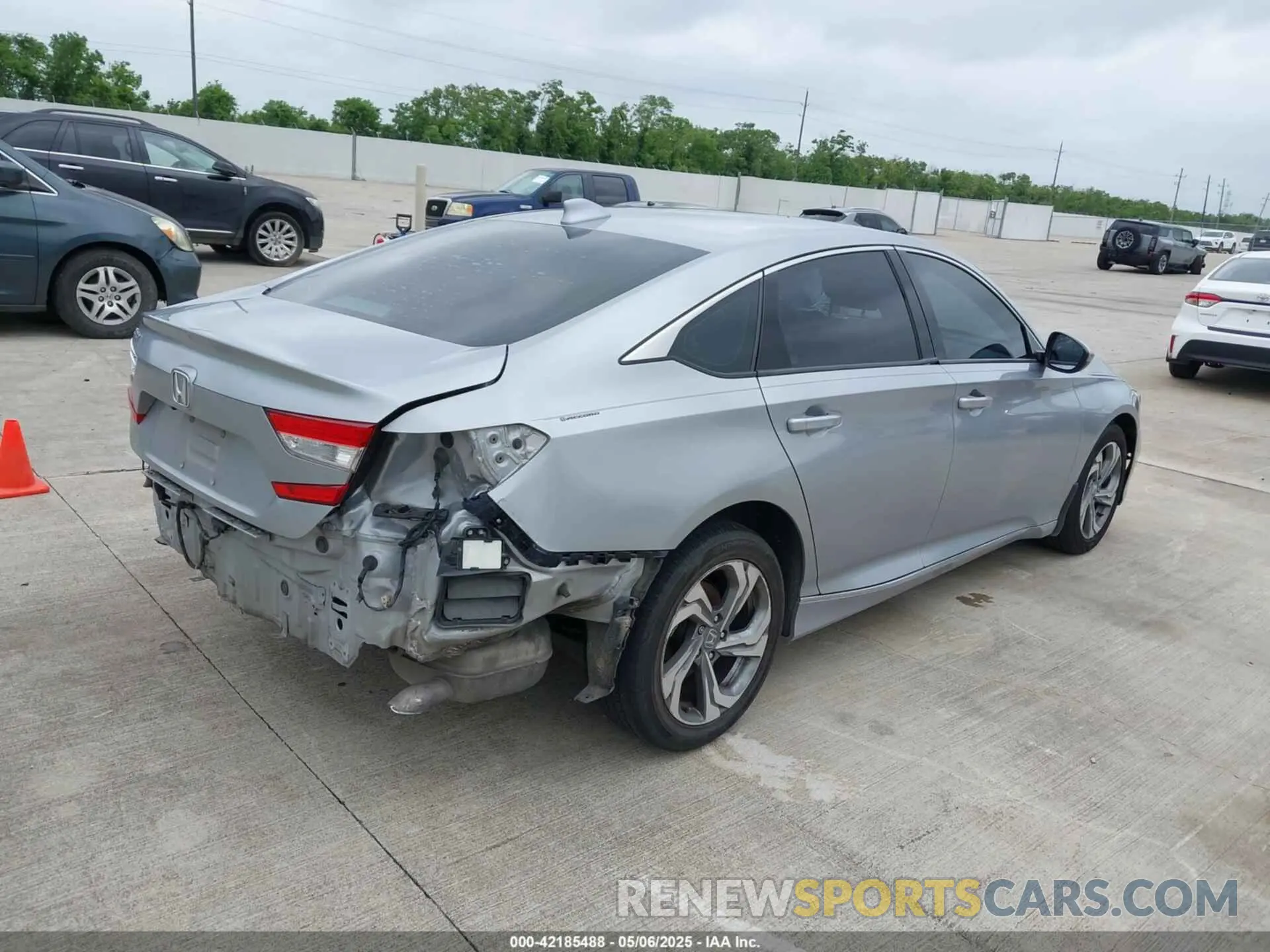 4 Photograph of a damaged car 1HGCV1F42KA095741 HONDA ACCORD 2019