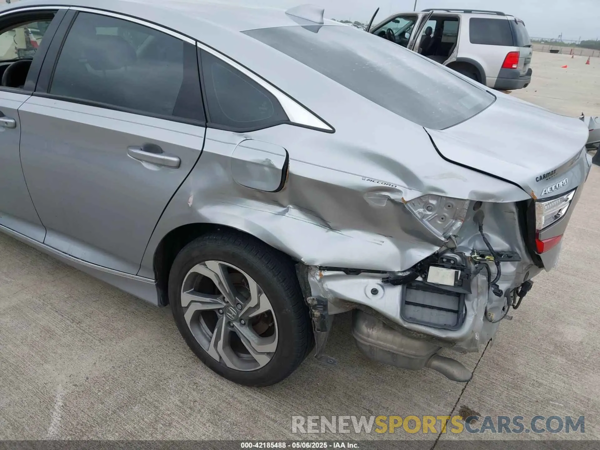 6 Photograph of a damaged car 1HGCV1F42KA095741 HONDA ACCORD 2019