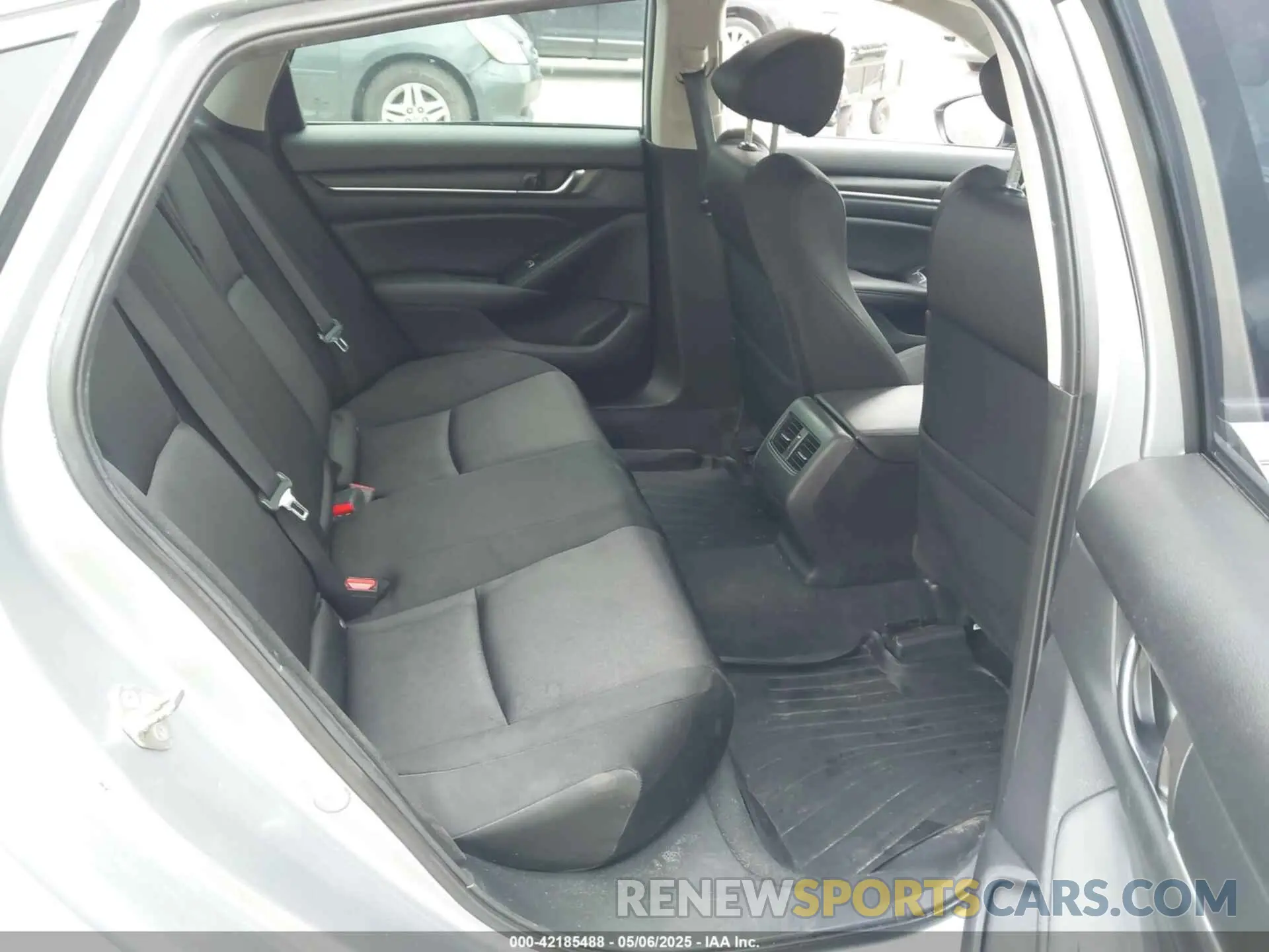 8 Photograph of a damaged car 1HGCV1F42KA095741 HONDA ACCORD 2019