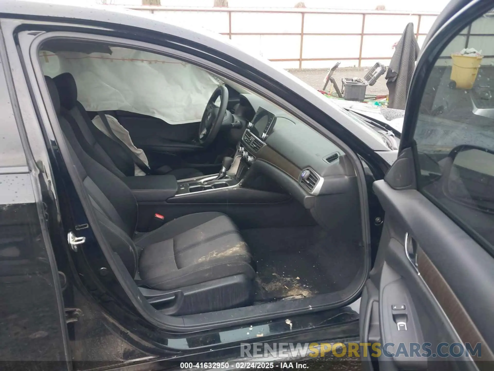 5 Photograph of a damaged car 1HGCV1F44KA026615 HONDA ACCORD 2019