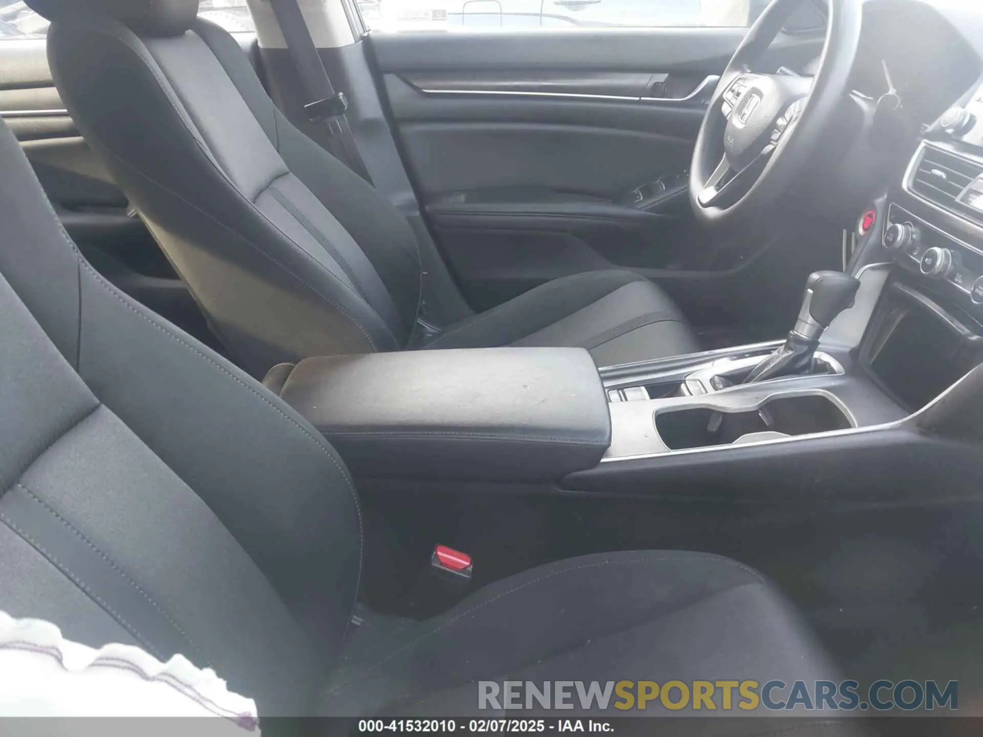 5 Photograph of a damaged car 1HGCV1F44KA060358 HONDA ACCORD 2019