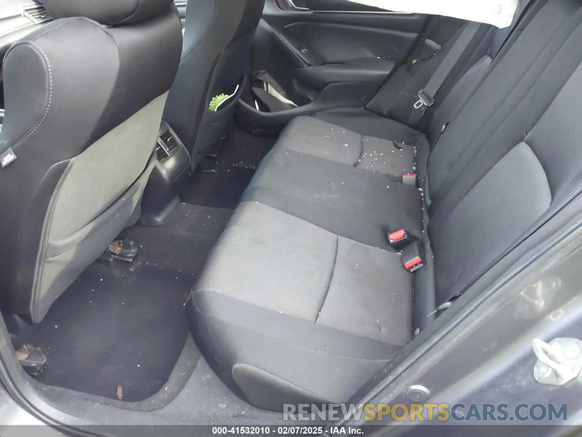 8 Photograph of a damaged car 1HGCV1F44KA060358 HONDA ACCORD 2019