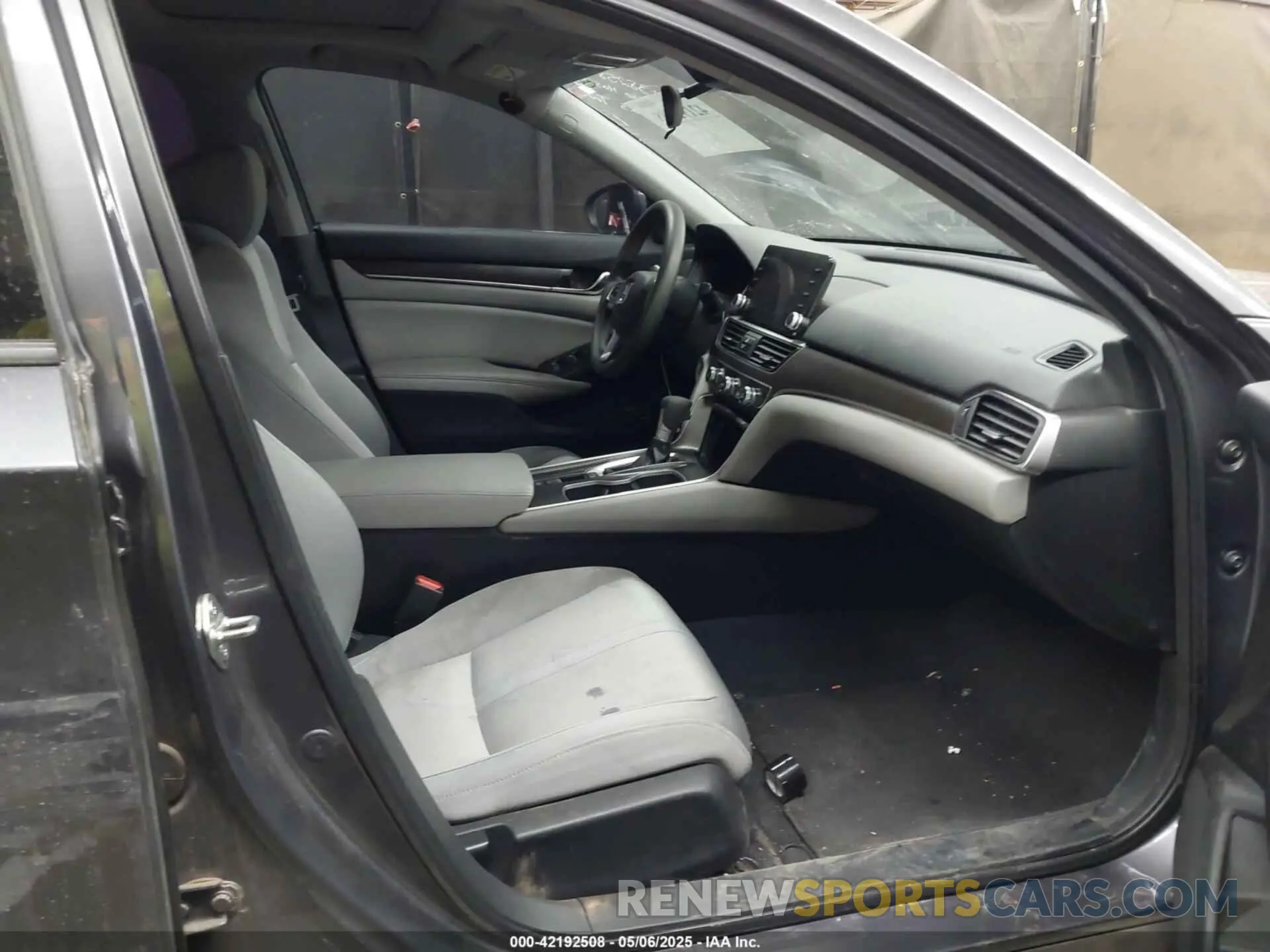 5 Photograph of a damaged car 1HGCV1F44KA150237 HONDA ACCORD 2019
