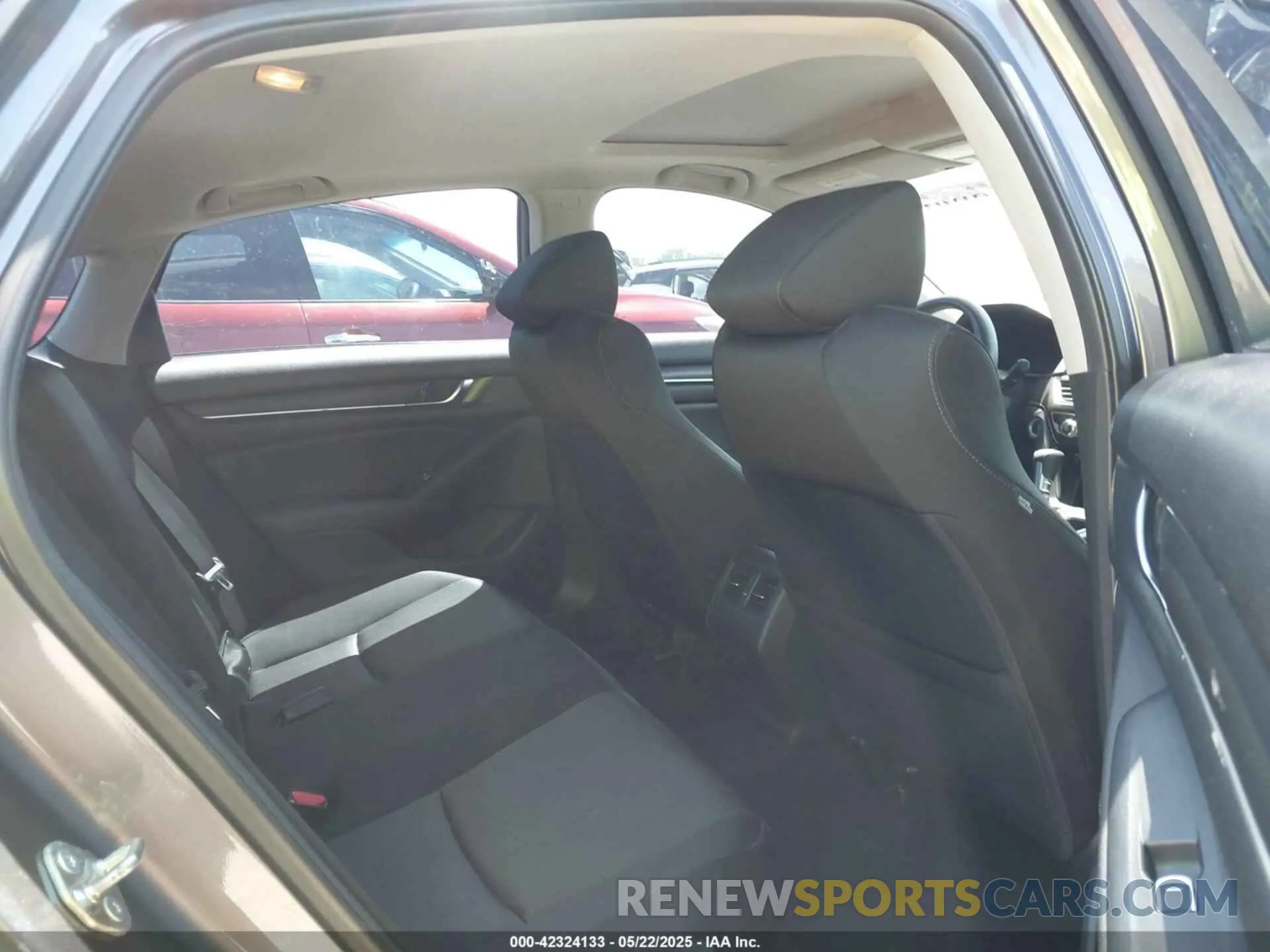 8 Photograph of a damaged car 1HGCV1F46KA065027 HONDA ACCORD 2019