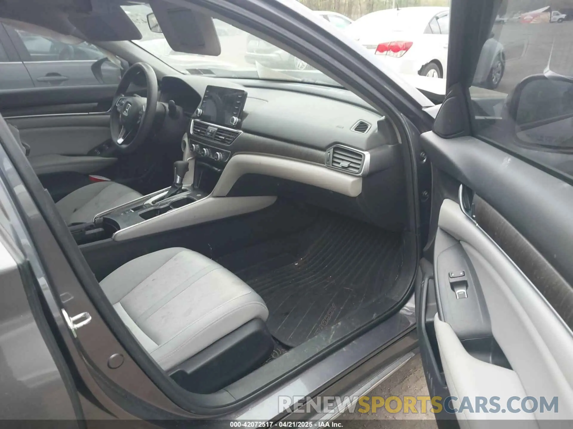 5 Photograph of a damaged car 1HGCV1F47KA008318 HONDA ACCORD 2019