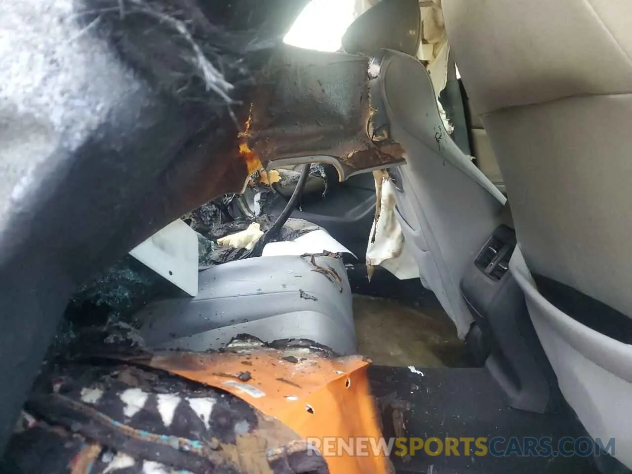 10 Photograph of a damaged car 1HGCV1F47KA008321 HONDA ACCORD 2019