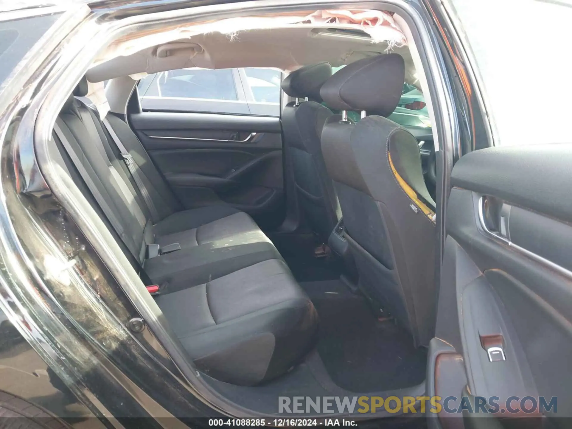 8 Photograph of a damaged car 1HGCV1F47KA022770 HONDA ACCORD 2019