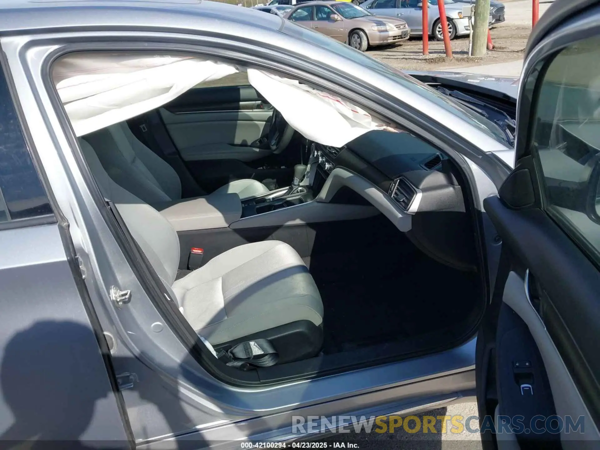 5 Photograph of a damaged car 1HGCV1F47KA047362 HONDA ACCORD 2019