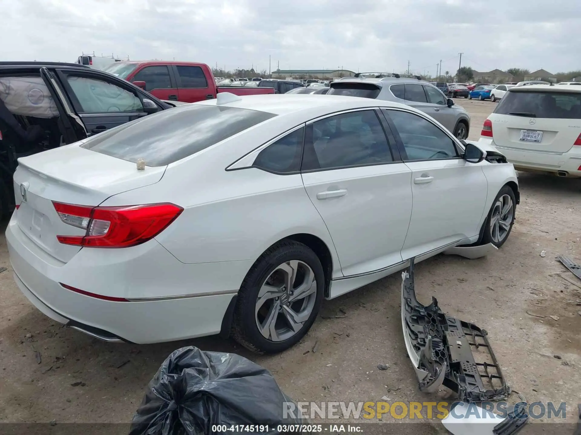 4 Photograph of a damaged car 1HGCV1F48KA031977 HONDA ACCORD 2019