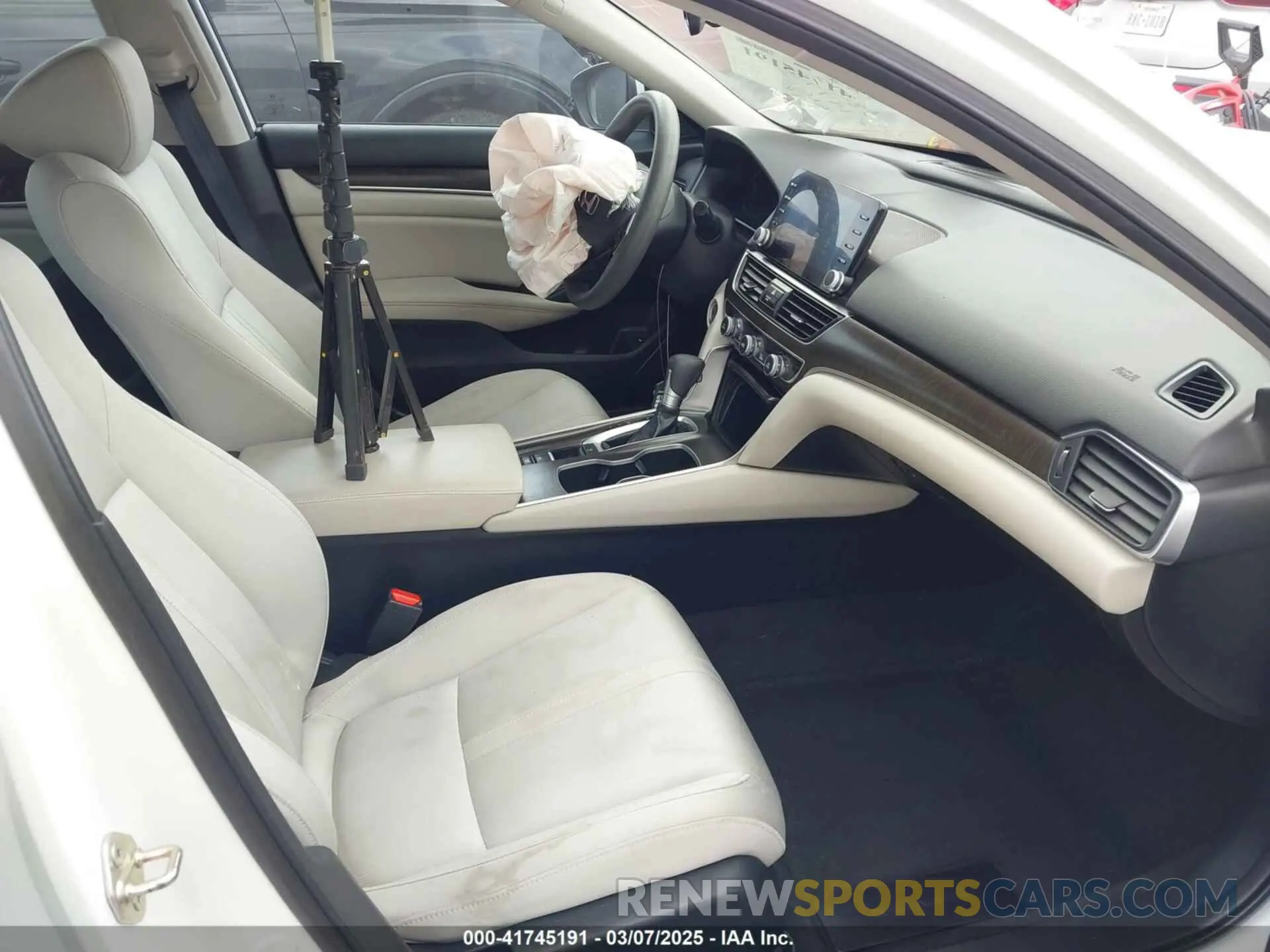 5 Photograph of a damaged car 1HGCV1F48KA031977 HONDA ACCORD 2019