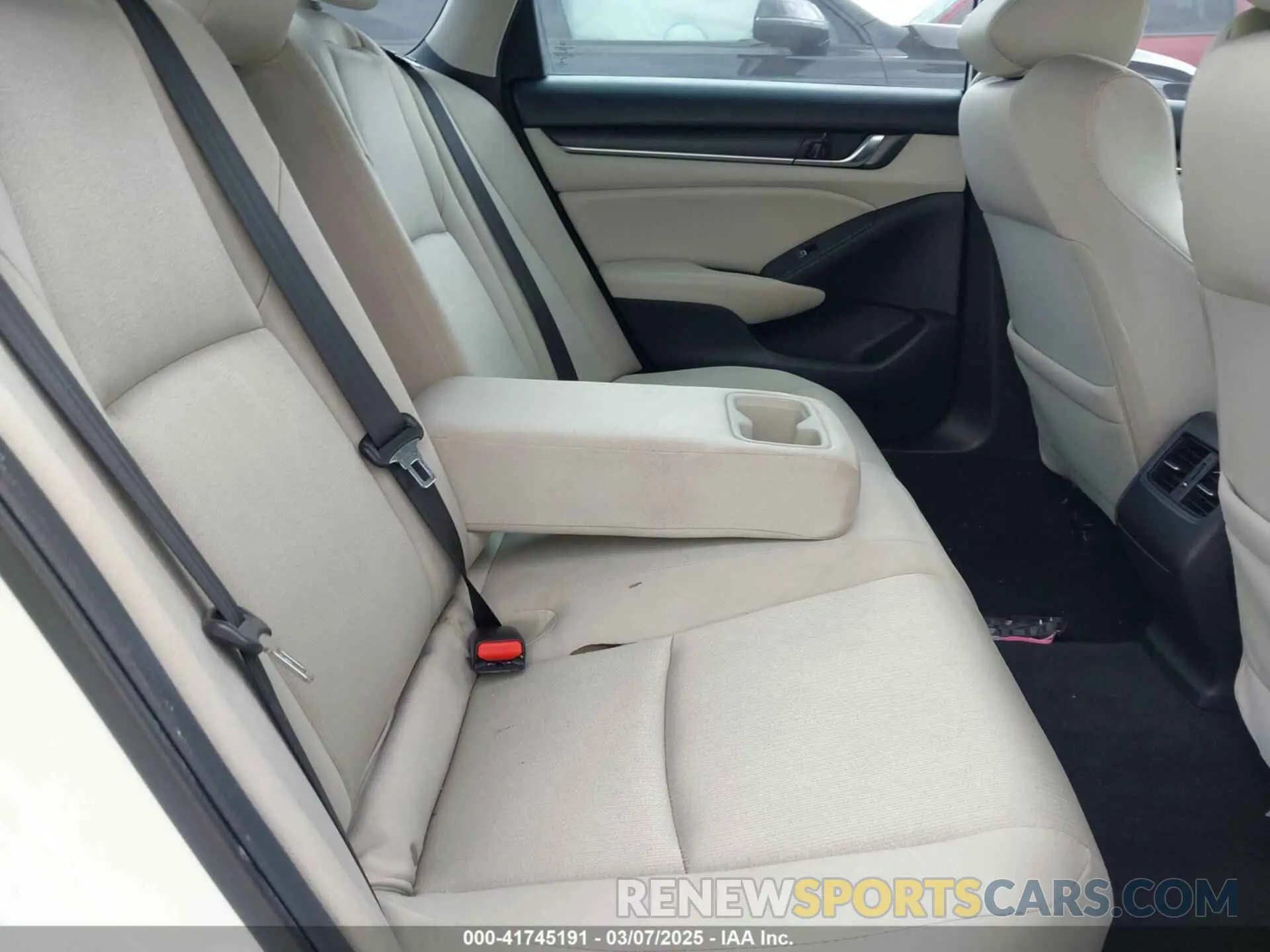 8 Photograph of a damaged car 1HGCV1F48KA031977 HONDA ACCORD 2019